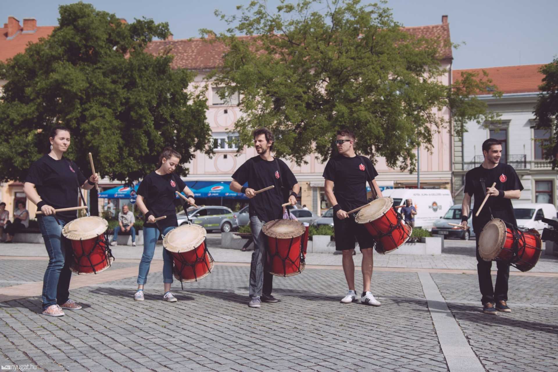 Néma Tanúk flash mob