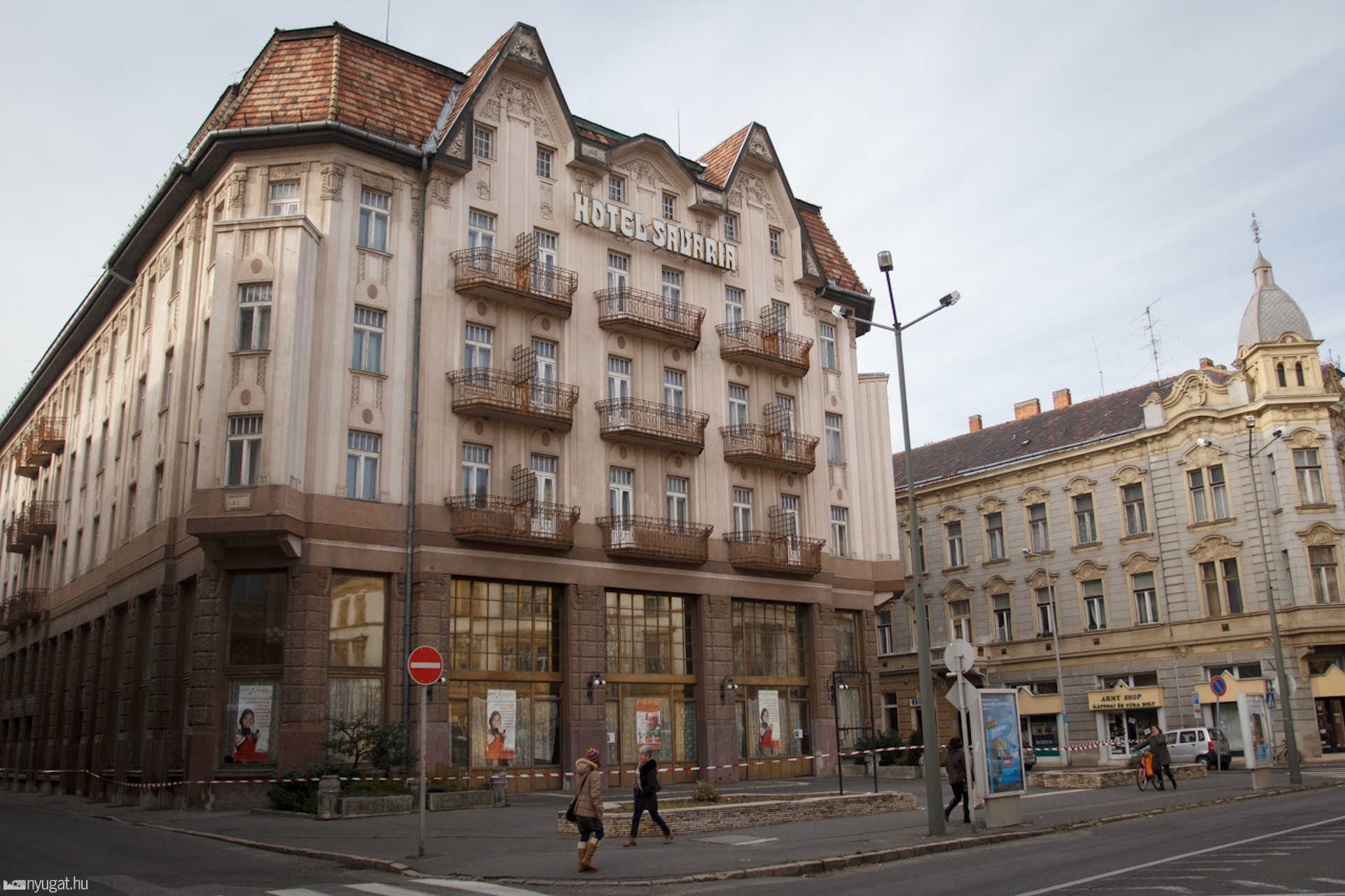 Körbekerített Savaria Nagyszálló