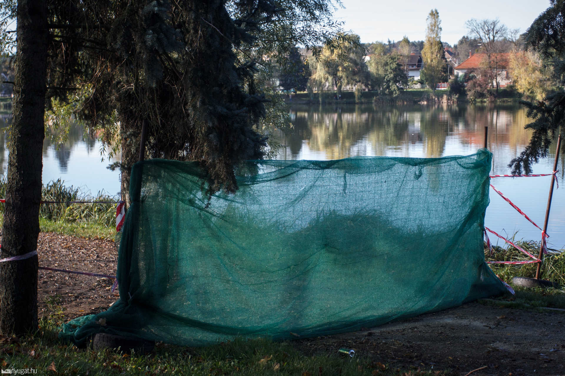 Folynak a munkálatok a Csónakázó tó körül