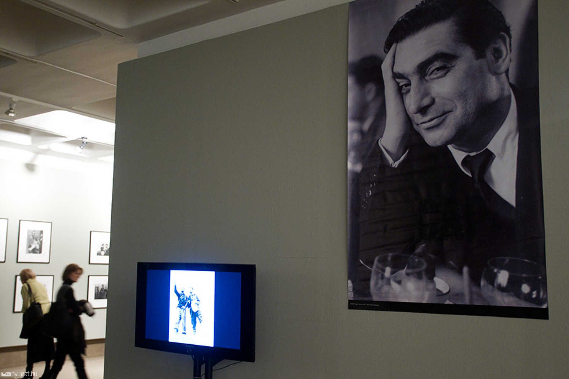 Robert Capa kiállítás a szombathelyi Képtárban