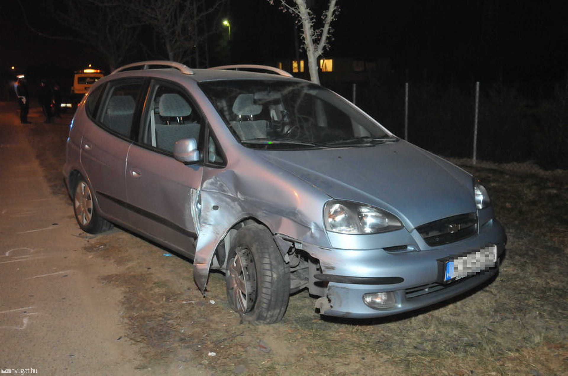 Nem tudta kikerülni a 16 éves sofőr a parkoló Chevrolet-et