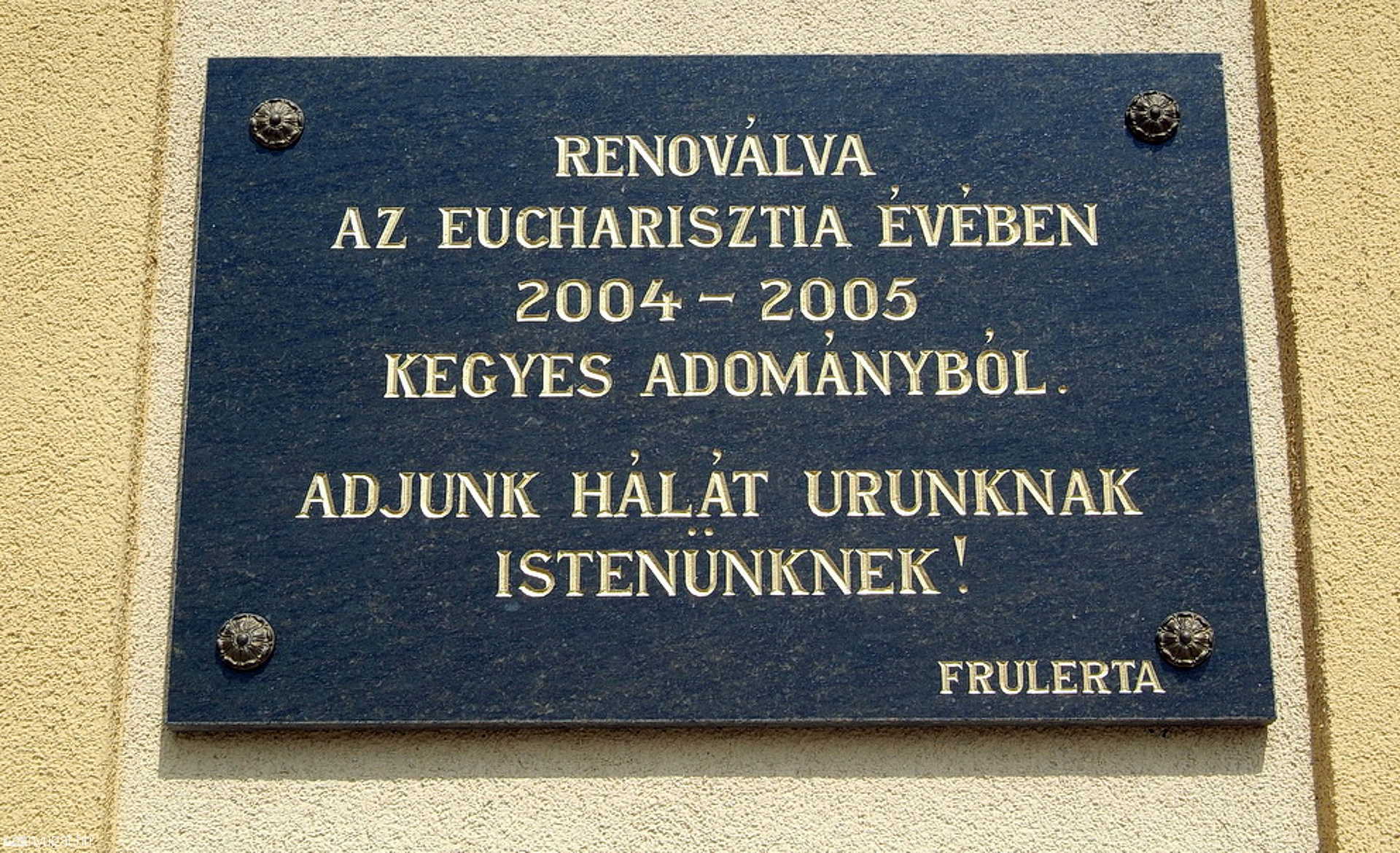 A lottómilliárdos komoly összeget adományozott az egyháznak - 2007-es felvételek