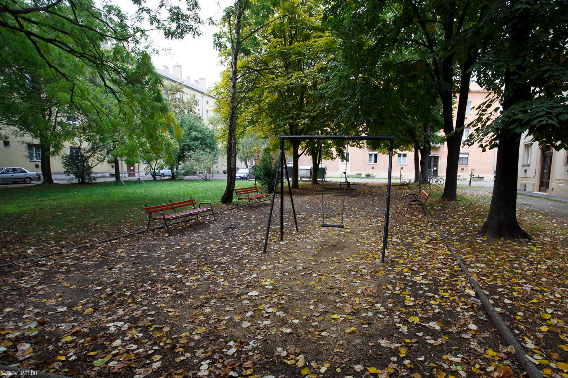 Sajtótájékoztató a Savaria tér tömbbelső felújításáról