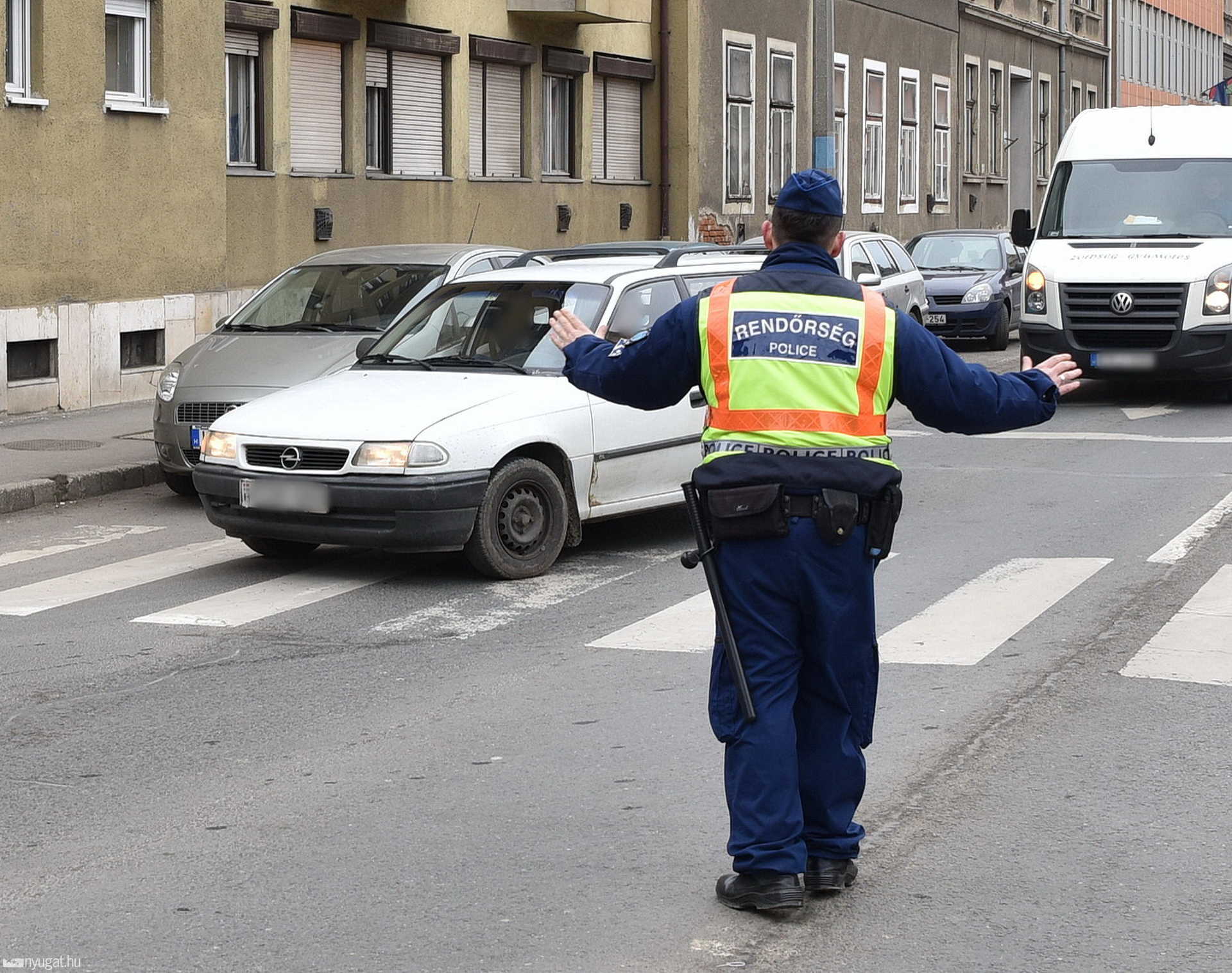 Baleset Szombathelyen a Vörösmarty és Kisfaludy utcák kereszteződésében