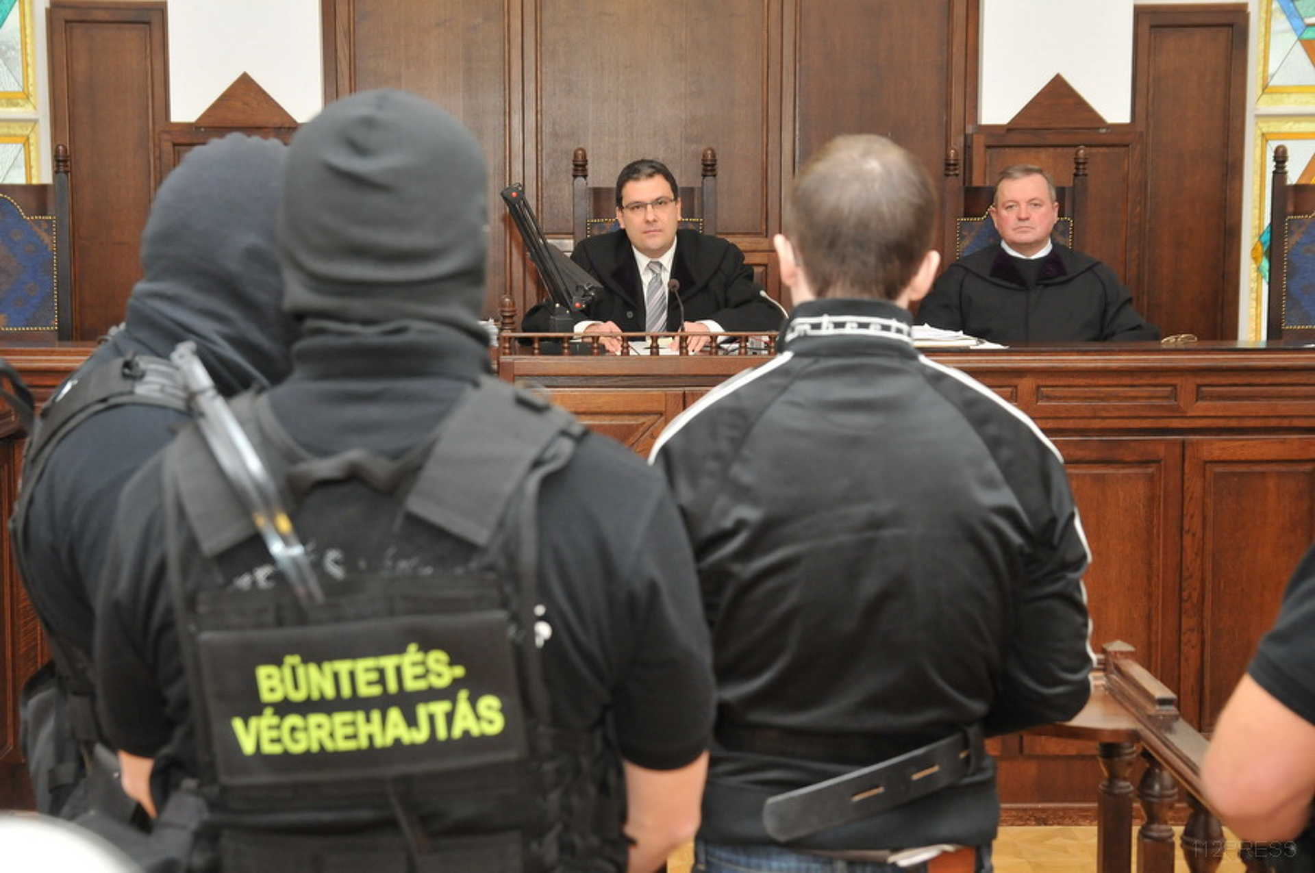 Megkezdődött a két gyilkossággal vádolt férfi ügyének tárgyalása Szombathelyen