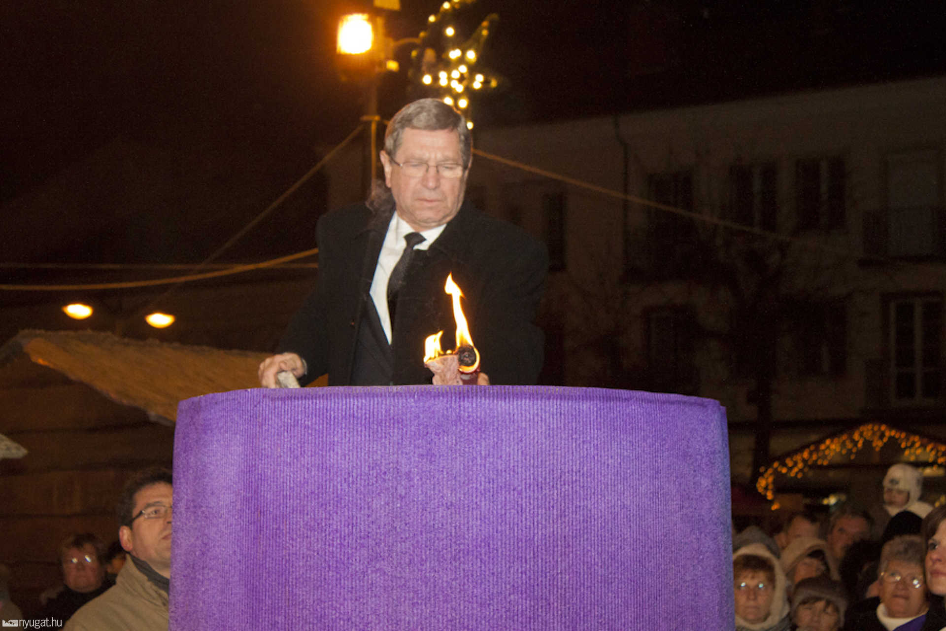 Gyertyagyújtással kezdődött az Advent