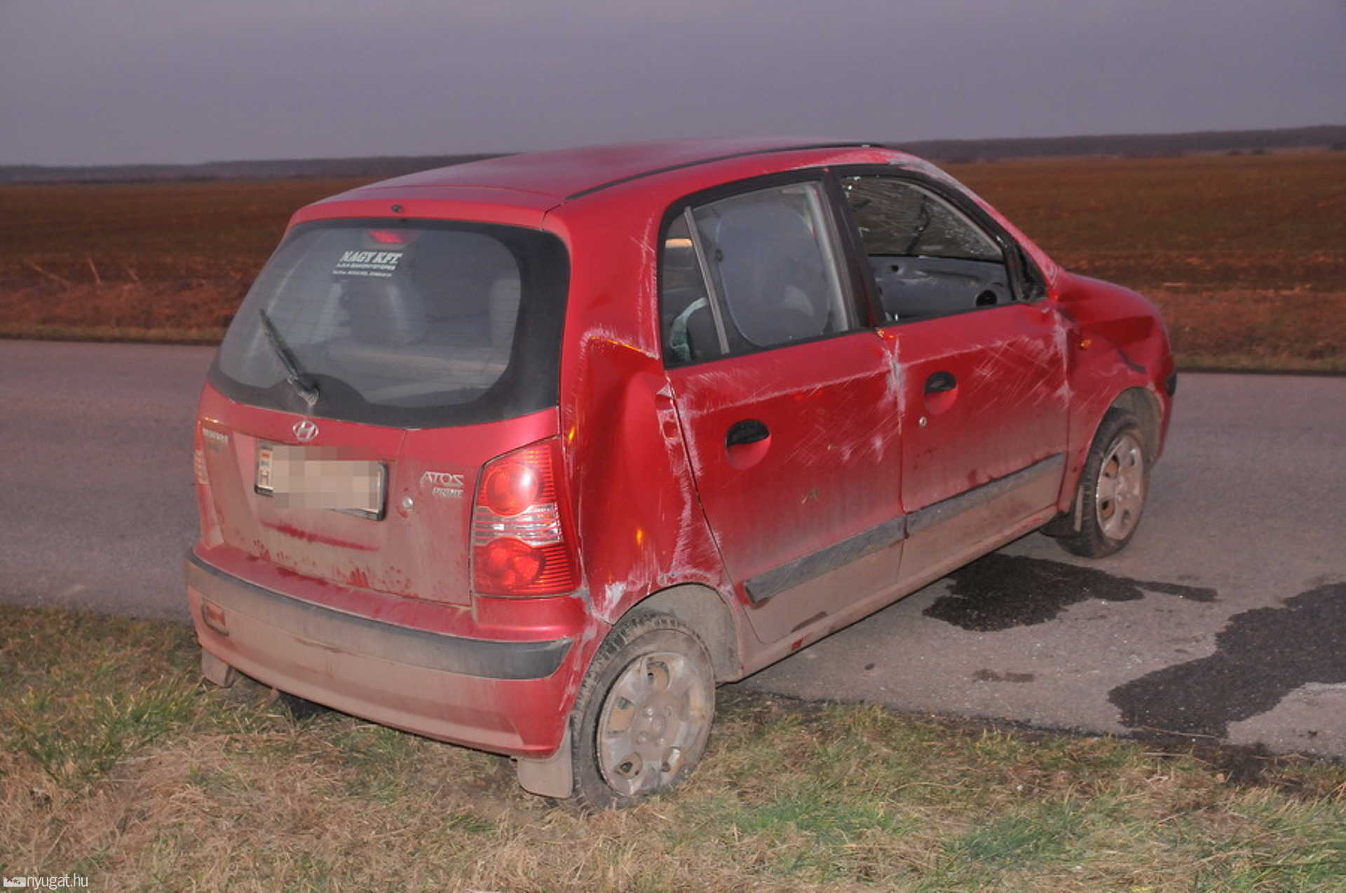 Utánfutóval ütközözött és felborult a Hyundai Vép közelében