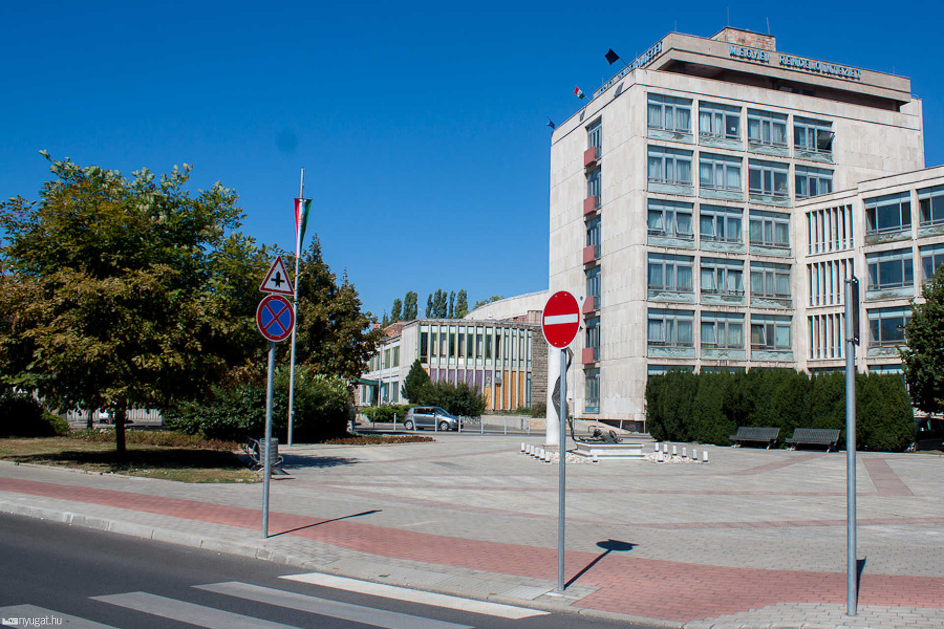 Szombathely régen és ma - A Sportház és a Március 15. tér