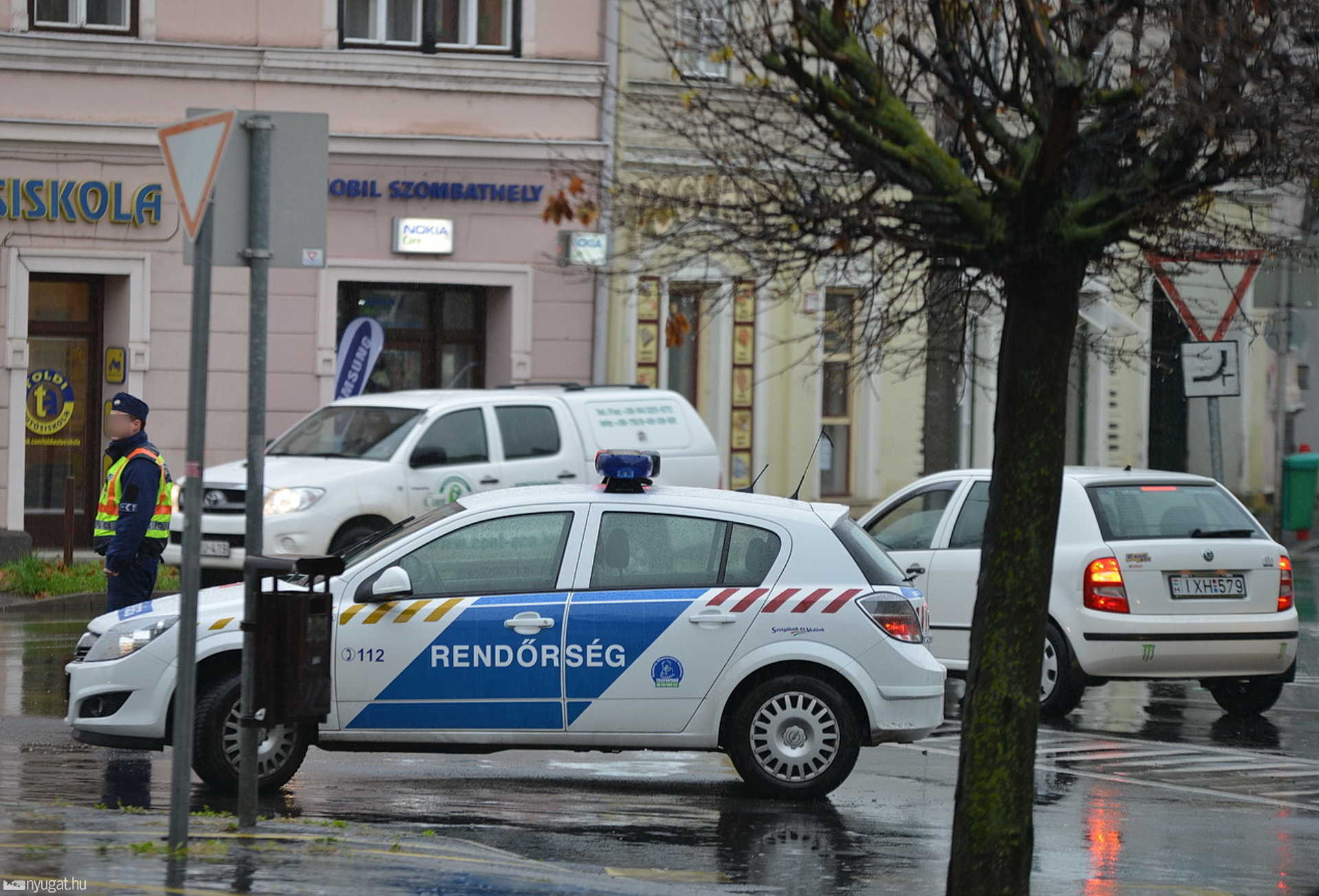 A kitolt útzár a Kiskar utcánál 