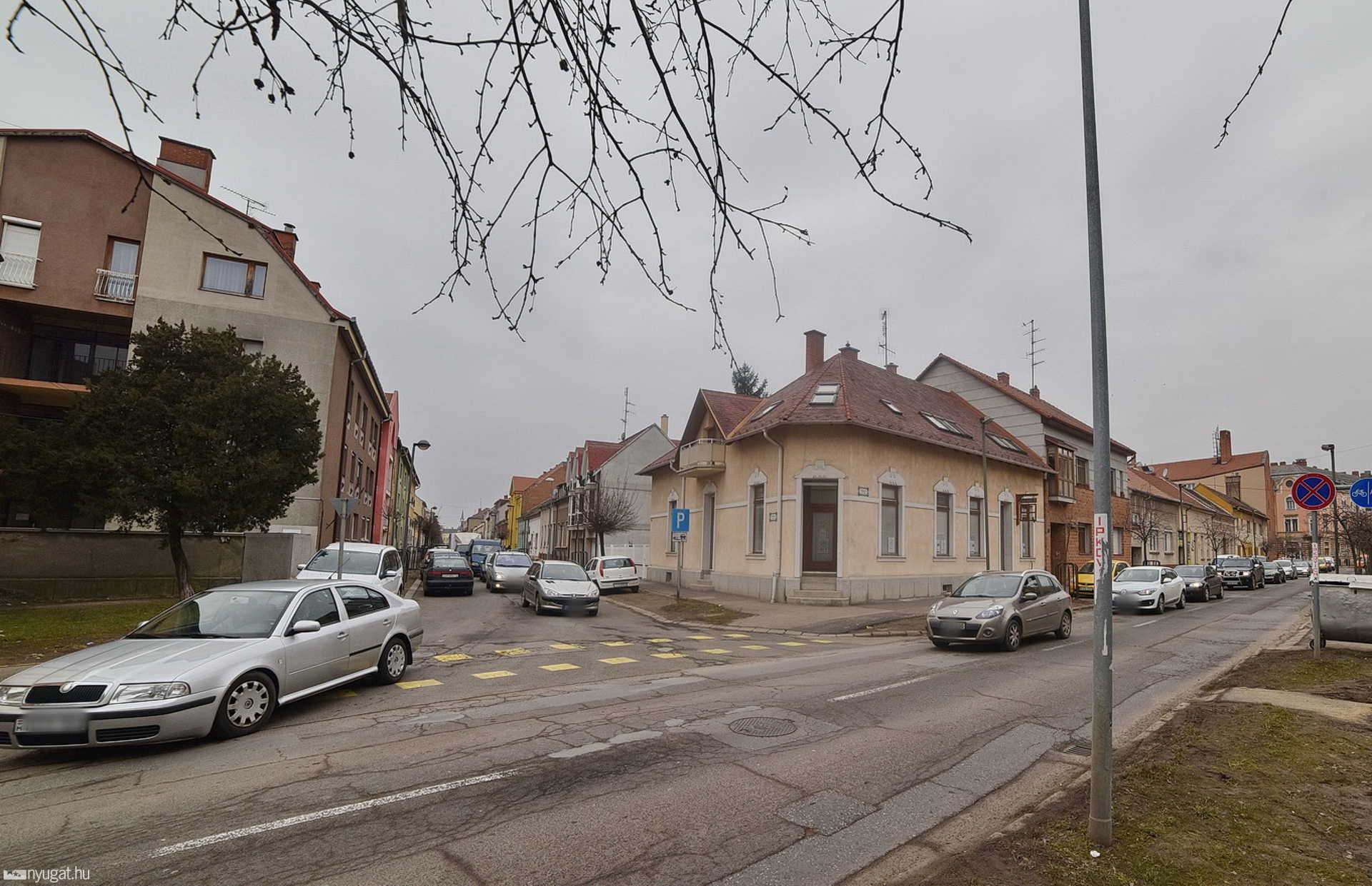 Baleset Szombathelyen a Vörösmarty és Kisfaludy utcák kereszteződésében
