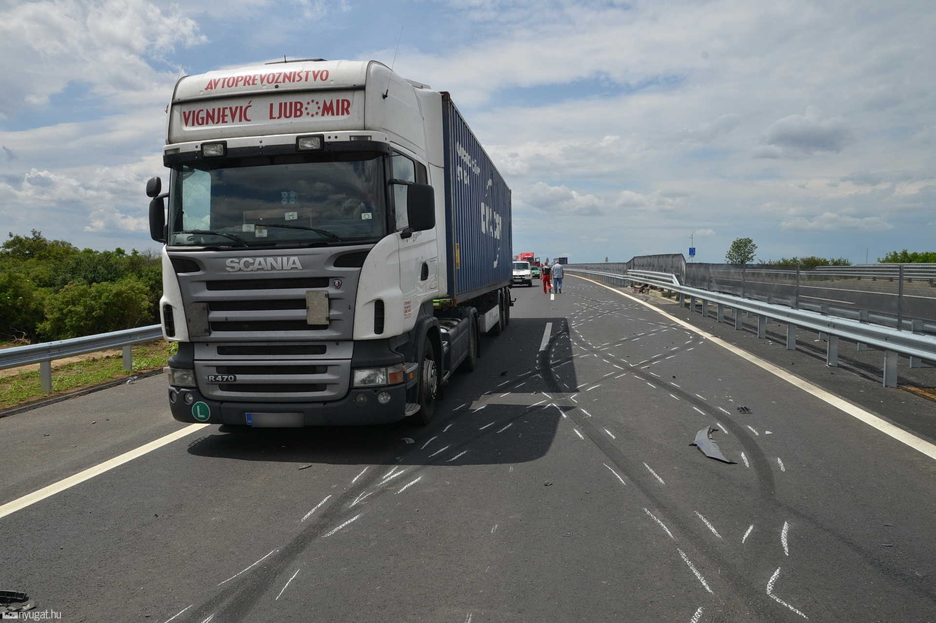 Kamionbaleset a 86-os főút újonnan megnyitott szakaszán, Zanatnál