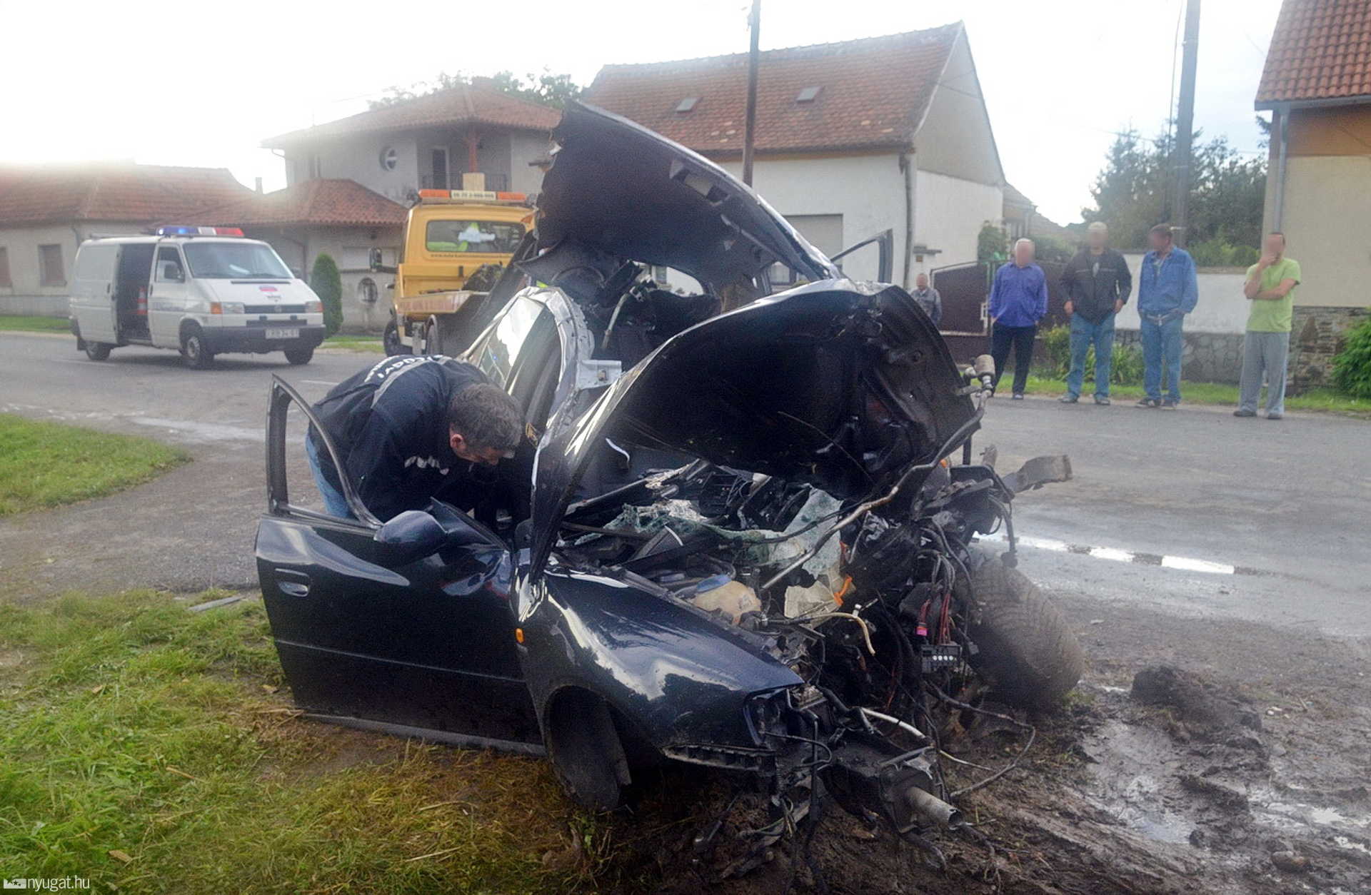 Fának ütközött az Audi Torony belterületén