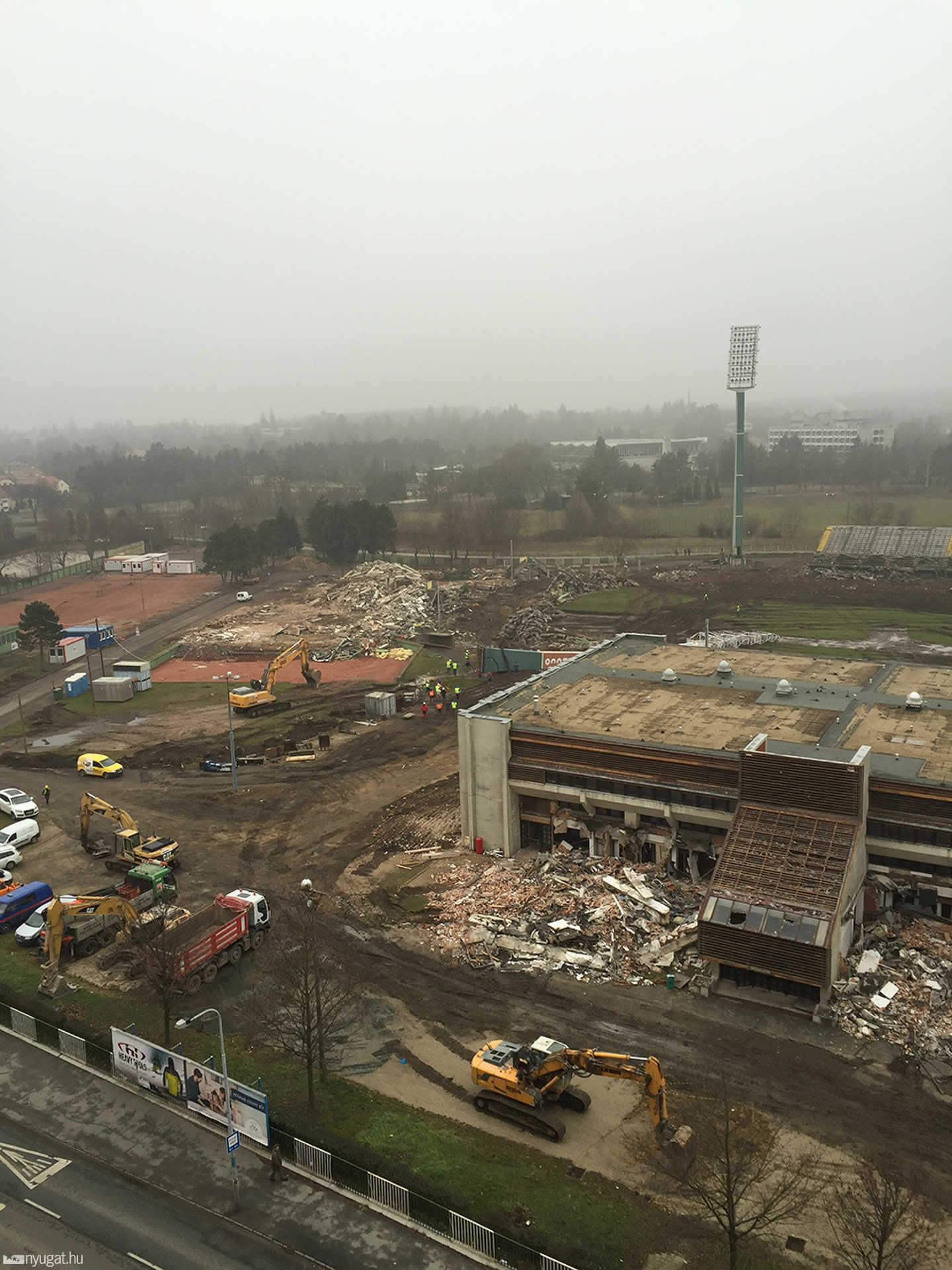 Olvasói fotók: A Rohonci úti stadion bontása