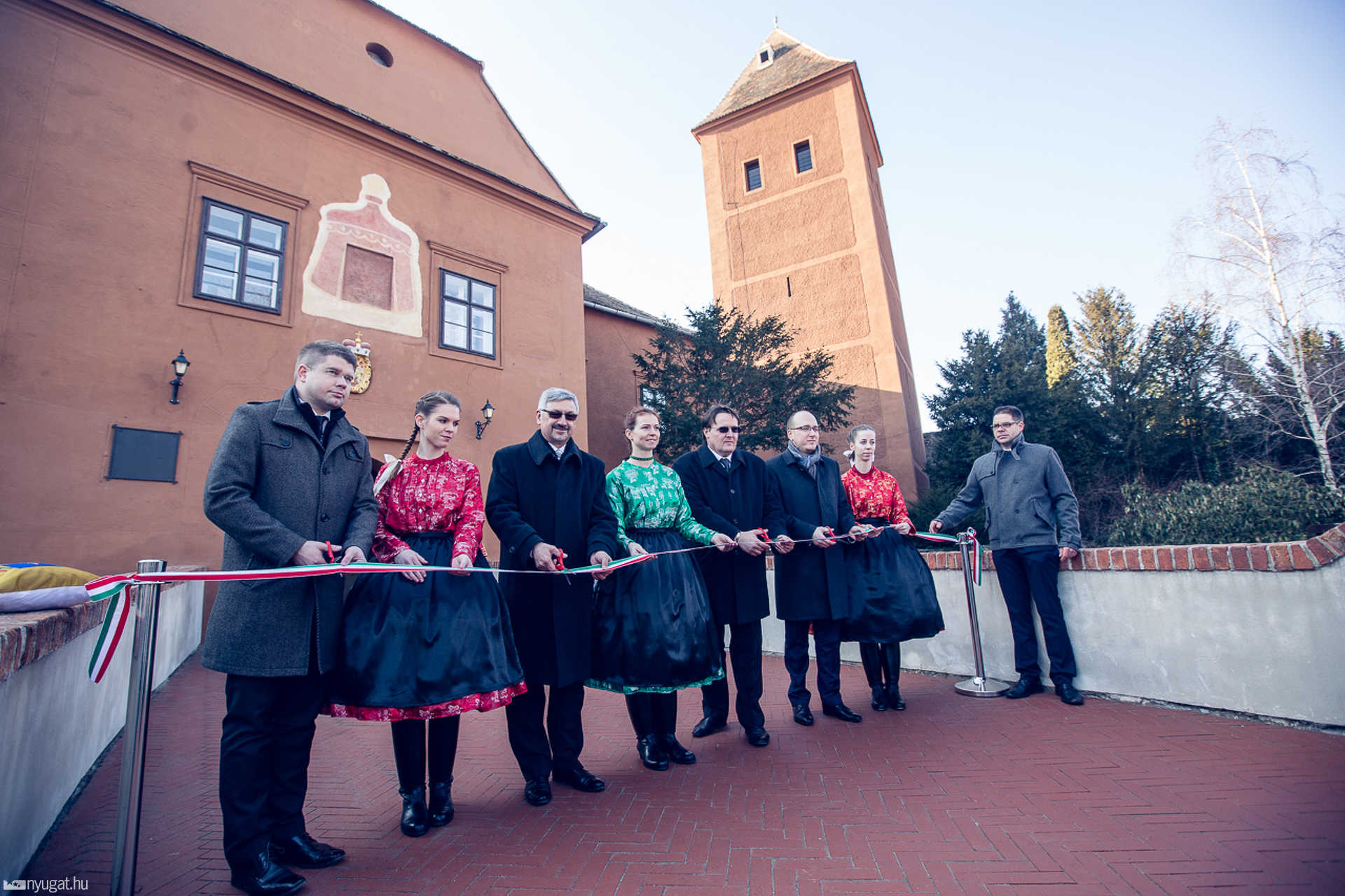 Átadták a felújított várat Kőszegen