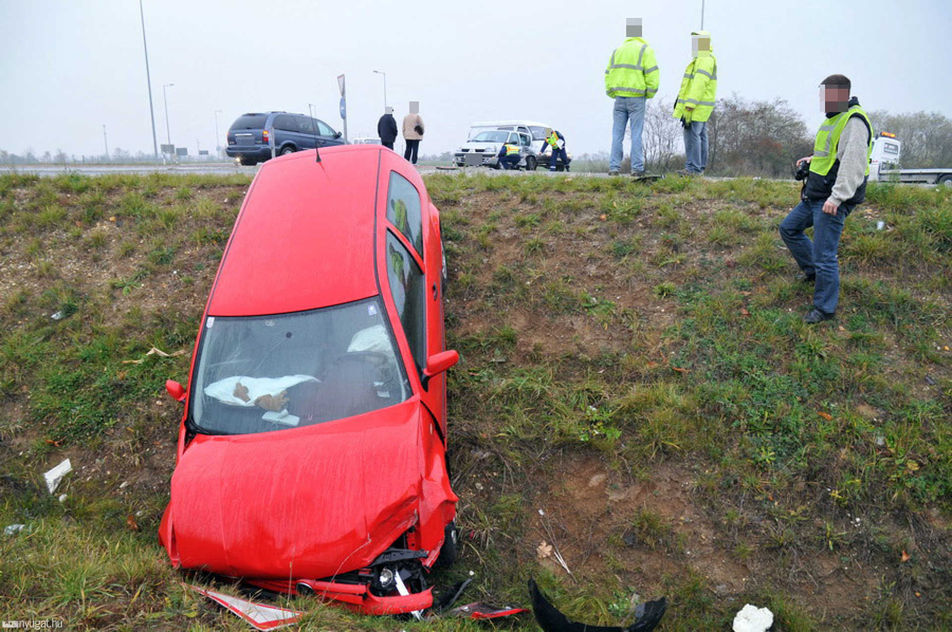 Golf elé hajtott a Clio a 86-os - Csaba út kereszteződésében, Szombathelyen
