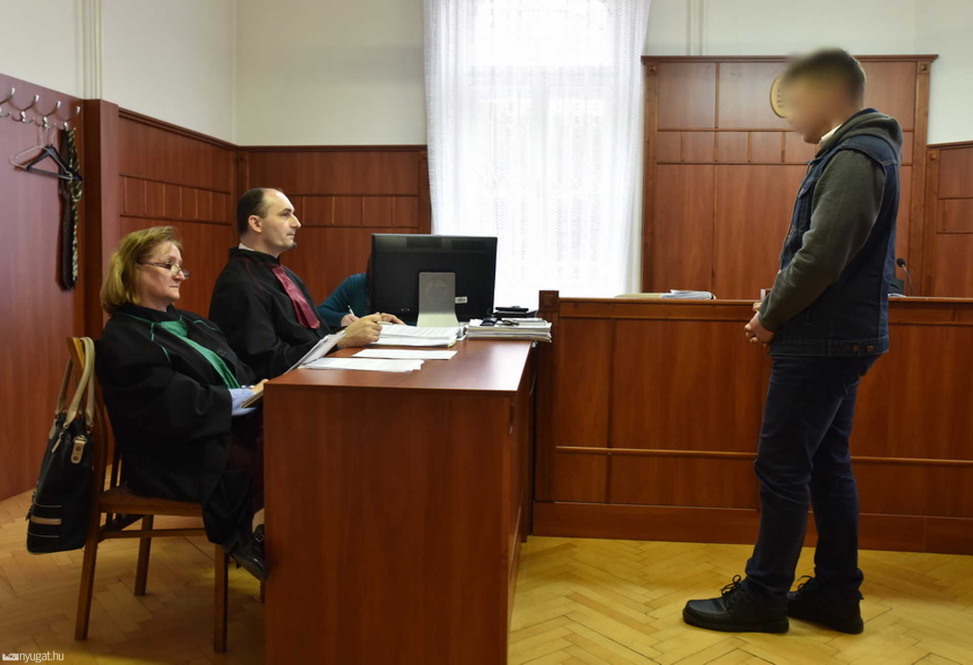 Bírósági tárgyalás a segédmotoros baleset ügyében