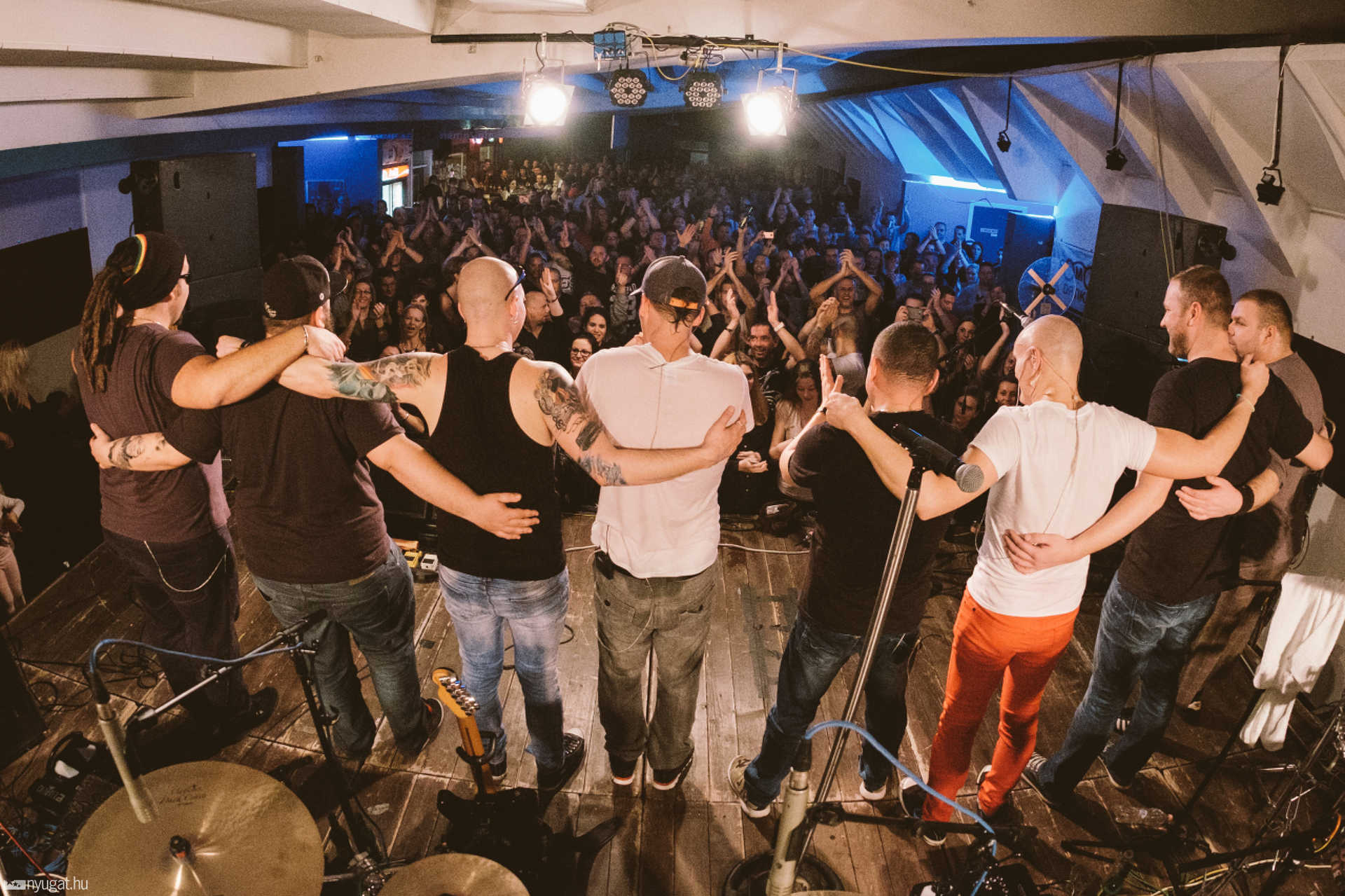 Ocho Macho koncert a Savaria moziban