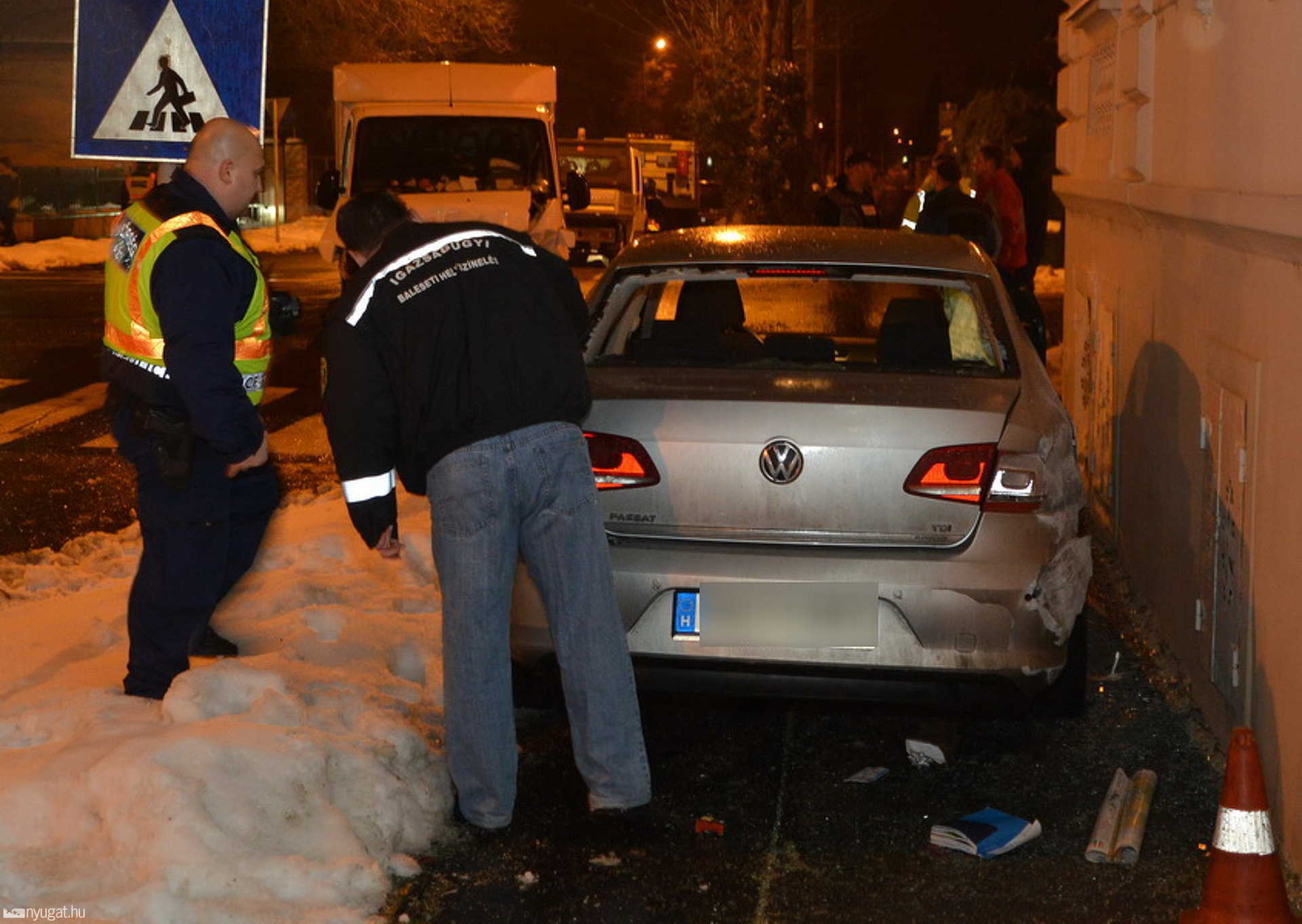 Gyalogost gázolt a balesetben megpördülő VW Szombathelyen