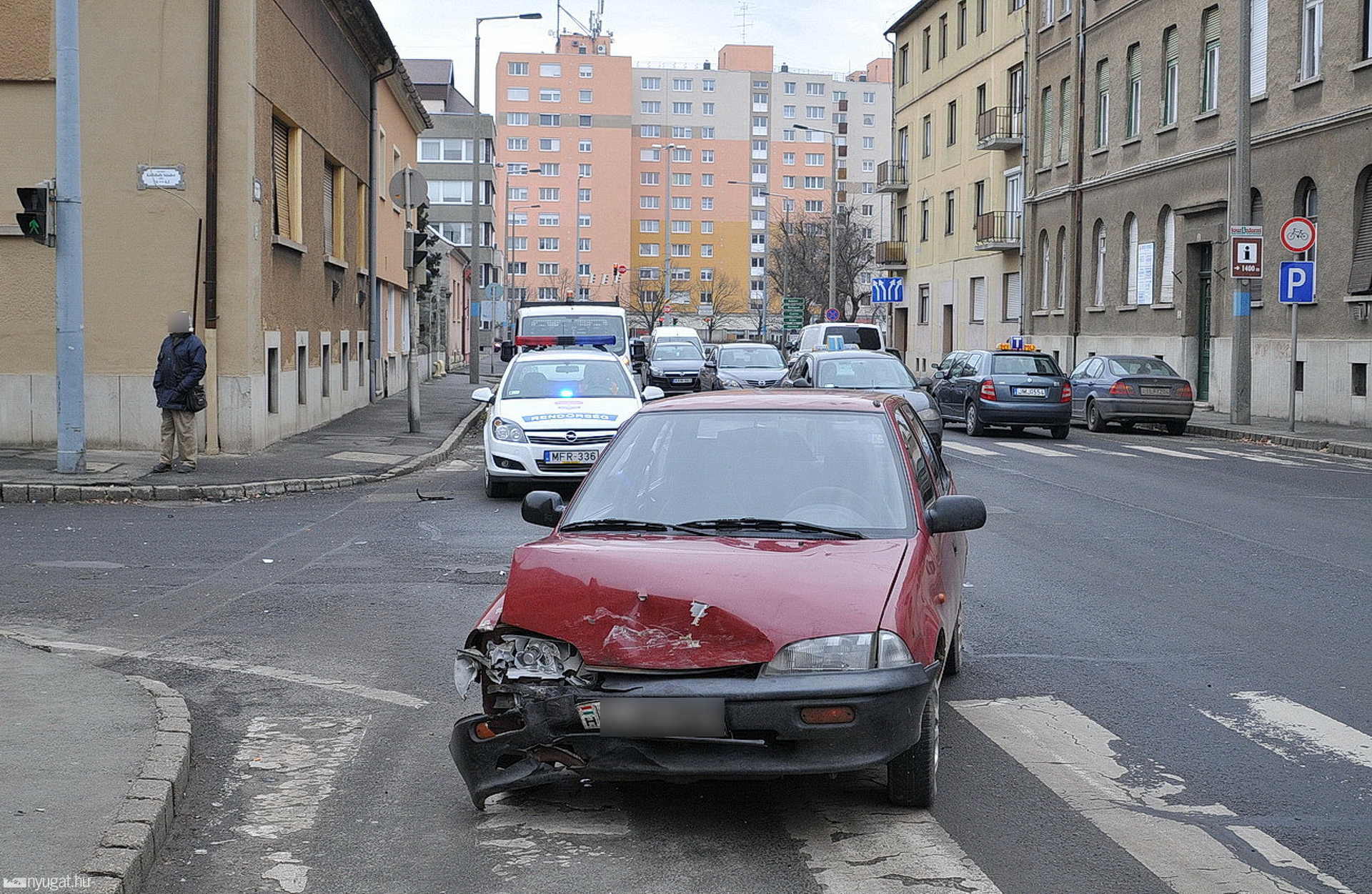 Baleset Szombathelyen a Vörösmarty - Kisfaludy utcák kereszteződésében