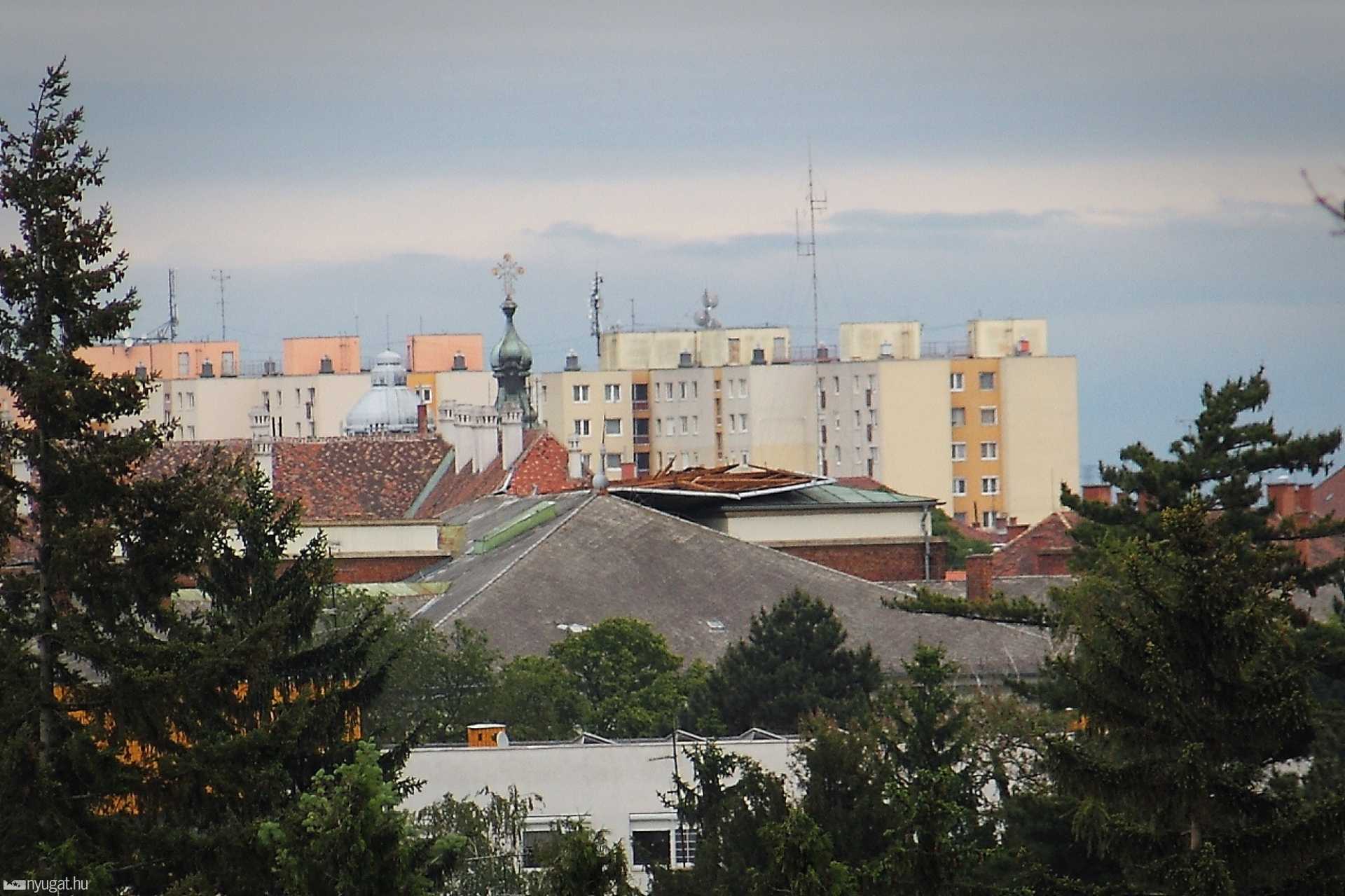 Le van zárva az egyetem környéke