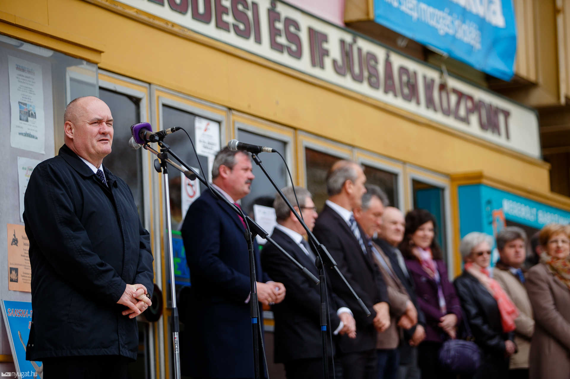 Termelői piac az MMIK előtt