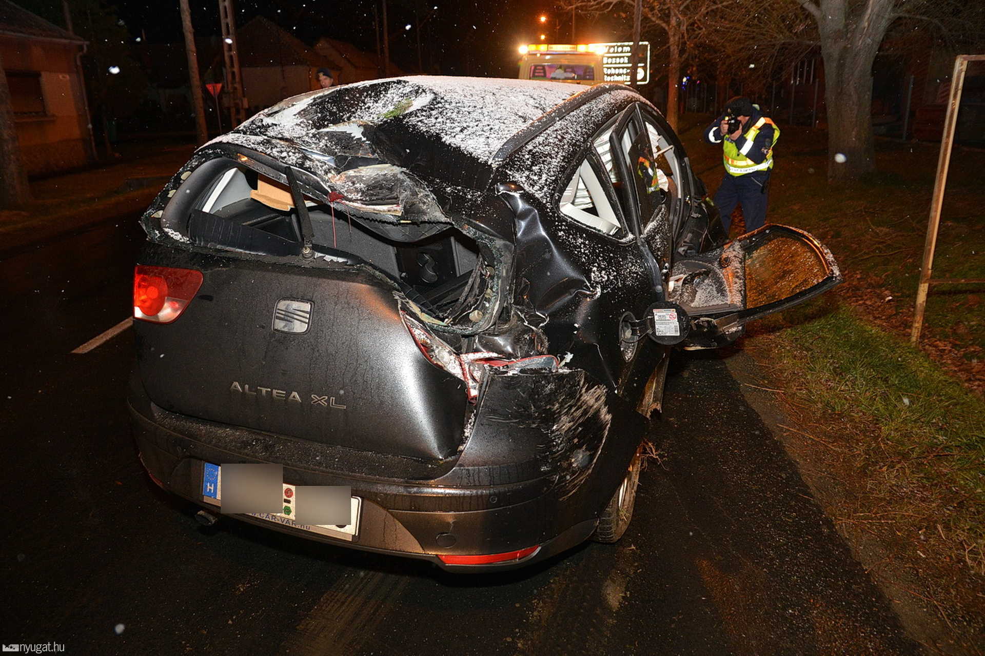 Fának csapódott az ittas sofőr által vezetett Seat Lukácsházán 