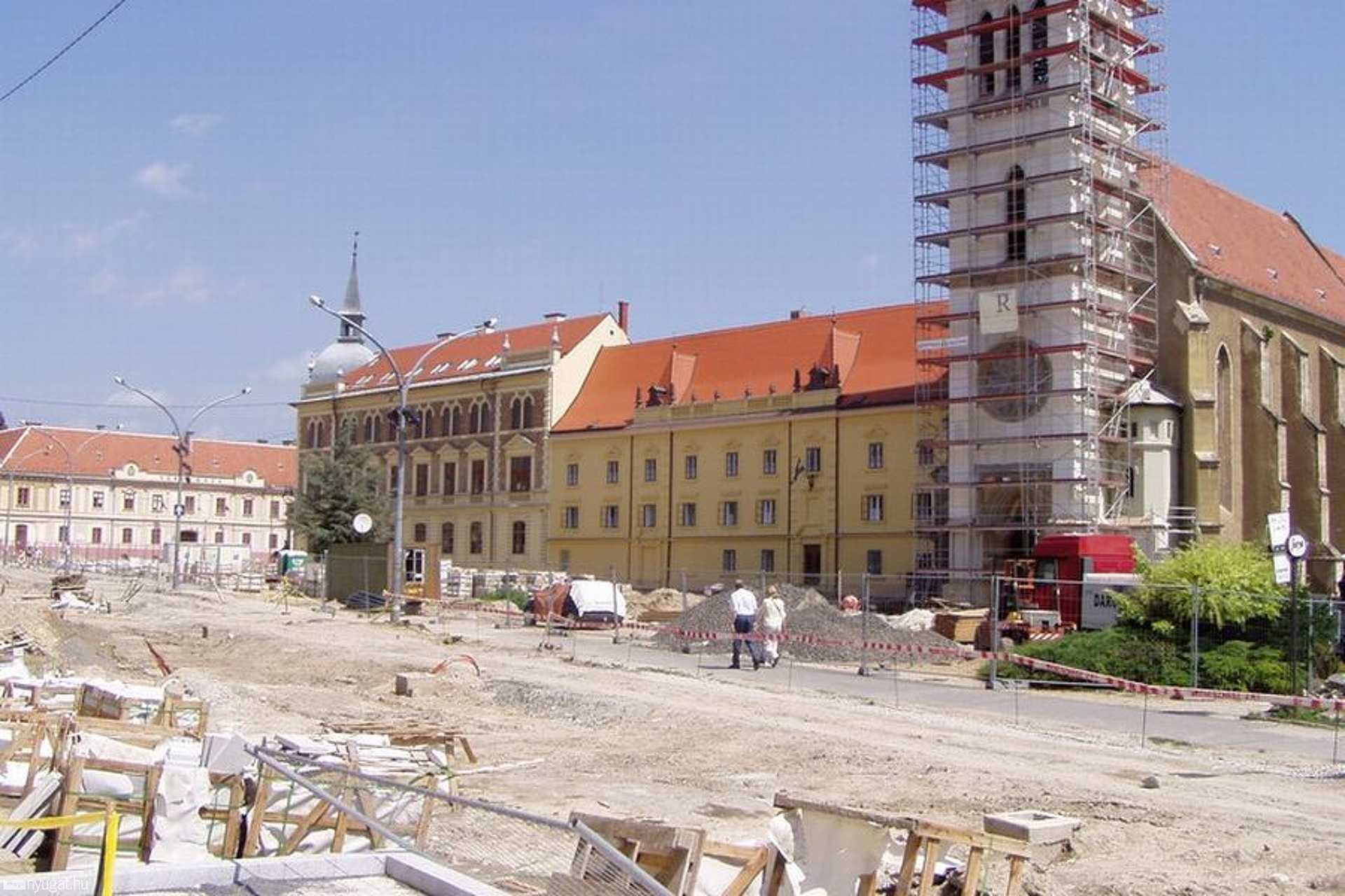 A megújuló keszthelyi főtér és templom