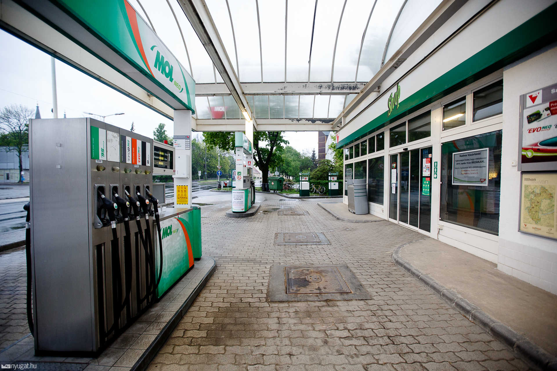 Bezárt az Ady téri benzinkút