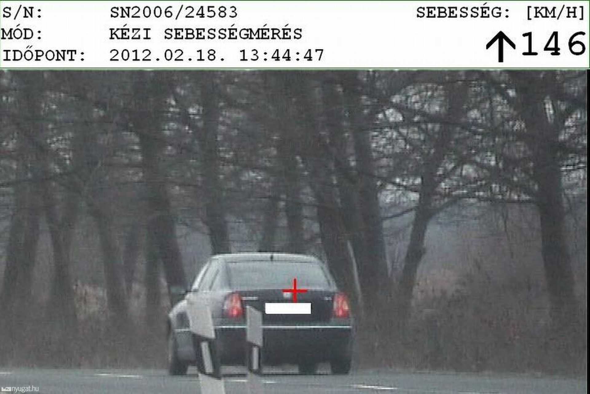 Az első helyezett Gencsapátinál, 146 km/h-val