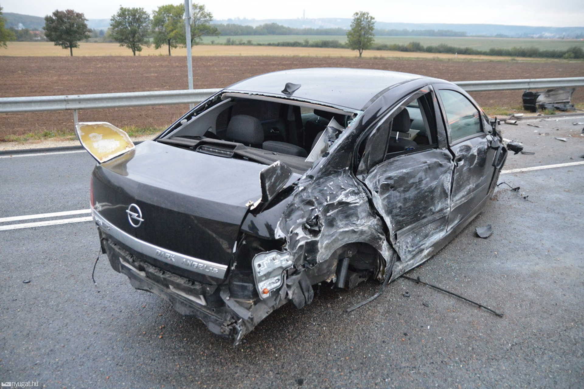 Citroennel ütközött az irányíthatatlan Opel a 89-esen 