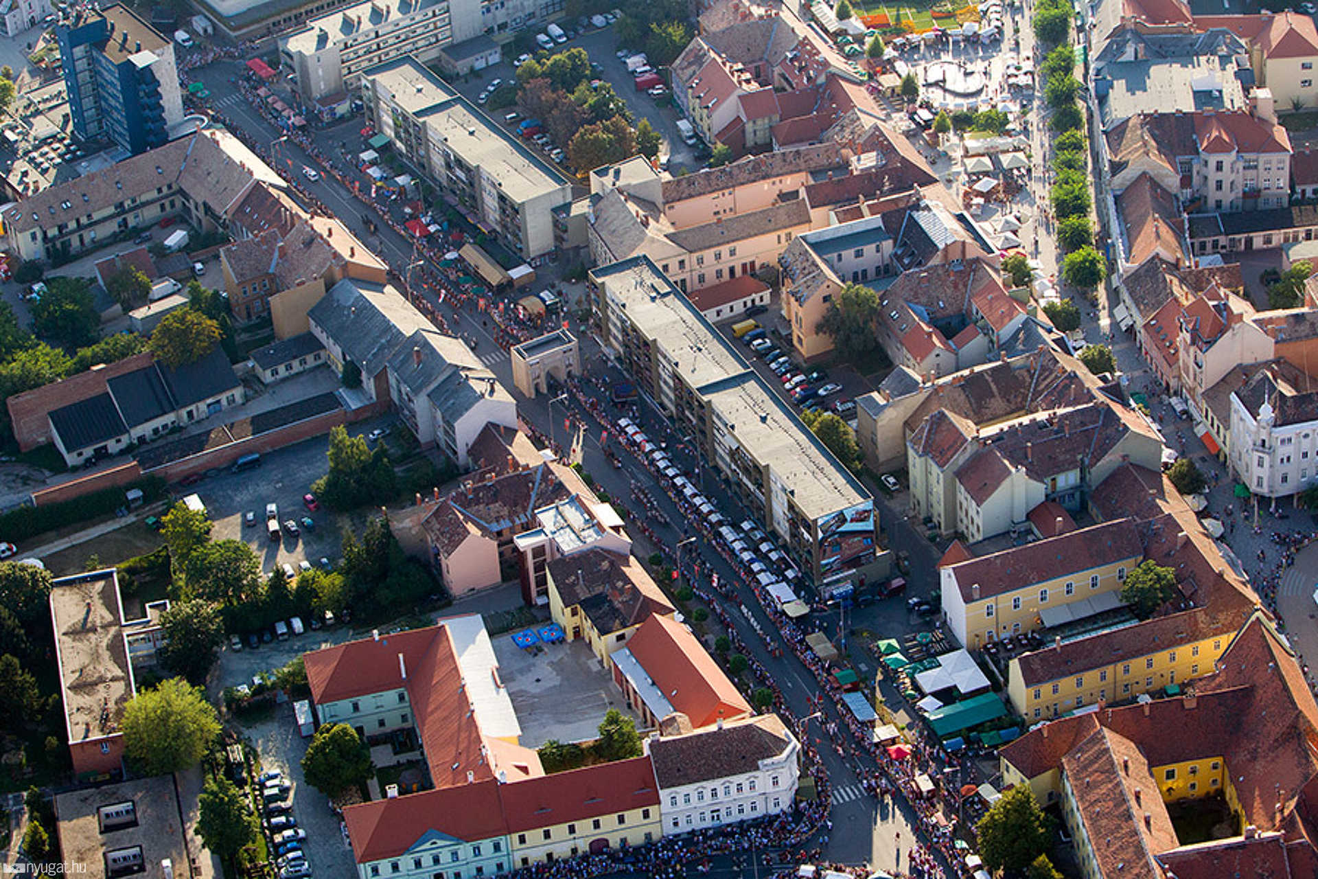Karneváli felvonulás a levegőből
