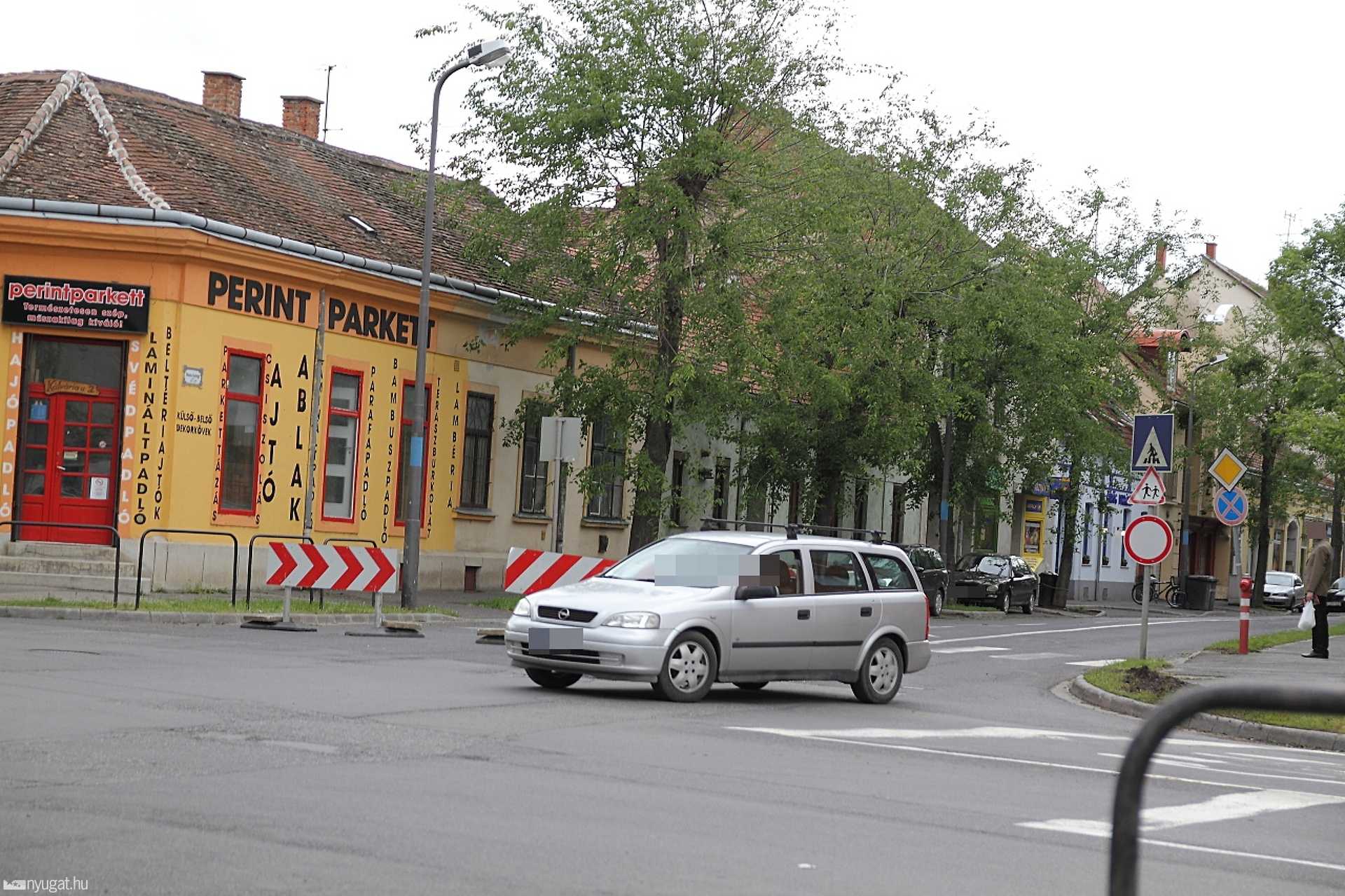 Le van zárva az egyetem környéke