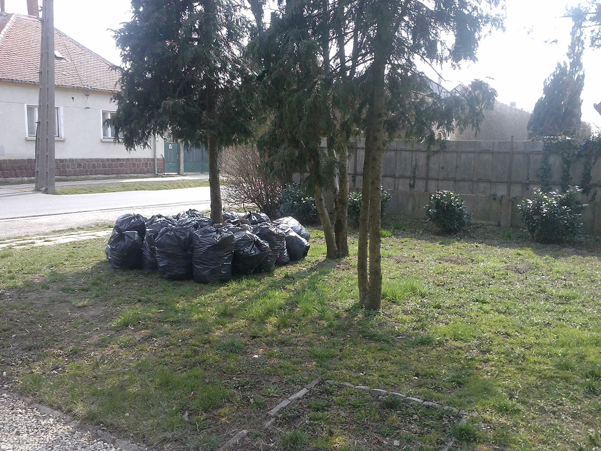 A lakók tisztították meg a Harangláb melletti parkot Gyöngyöshermánban