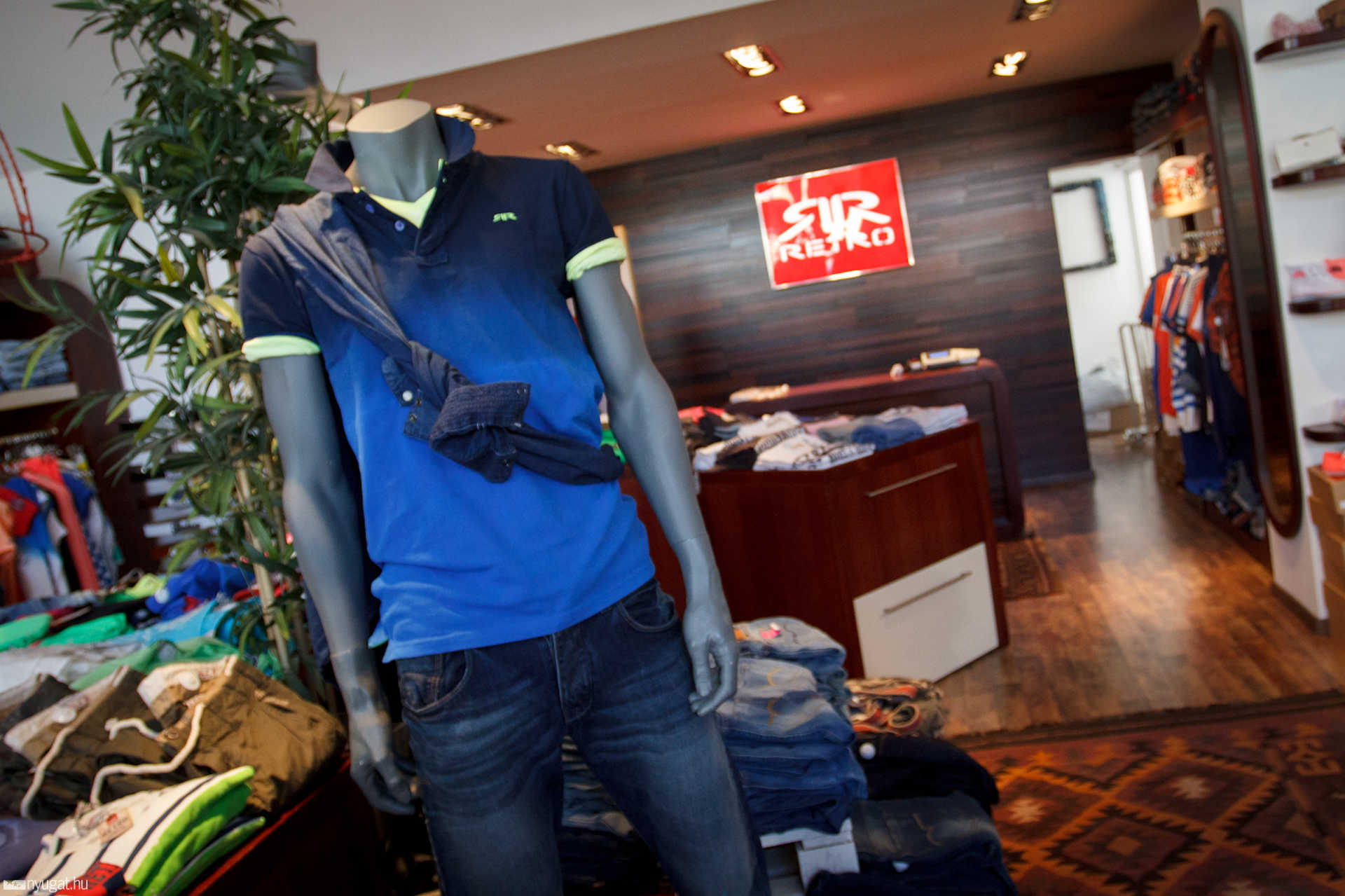 Retro Jeansben már a kora nyári melegre is gondoltak