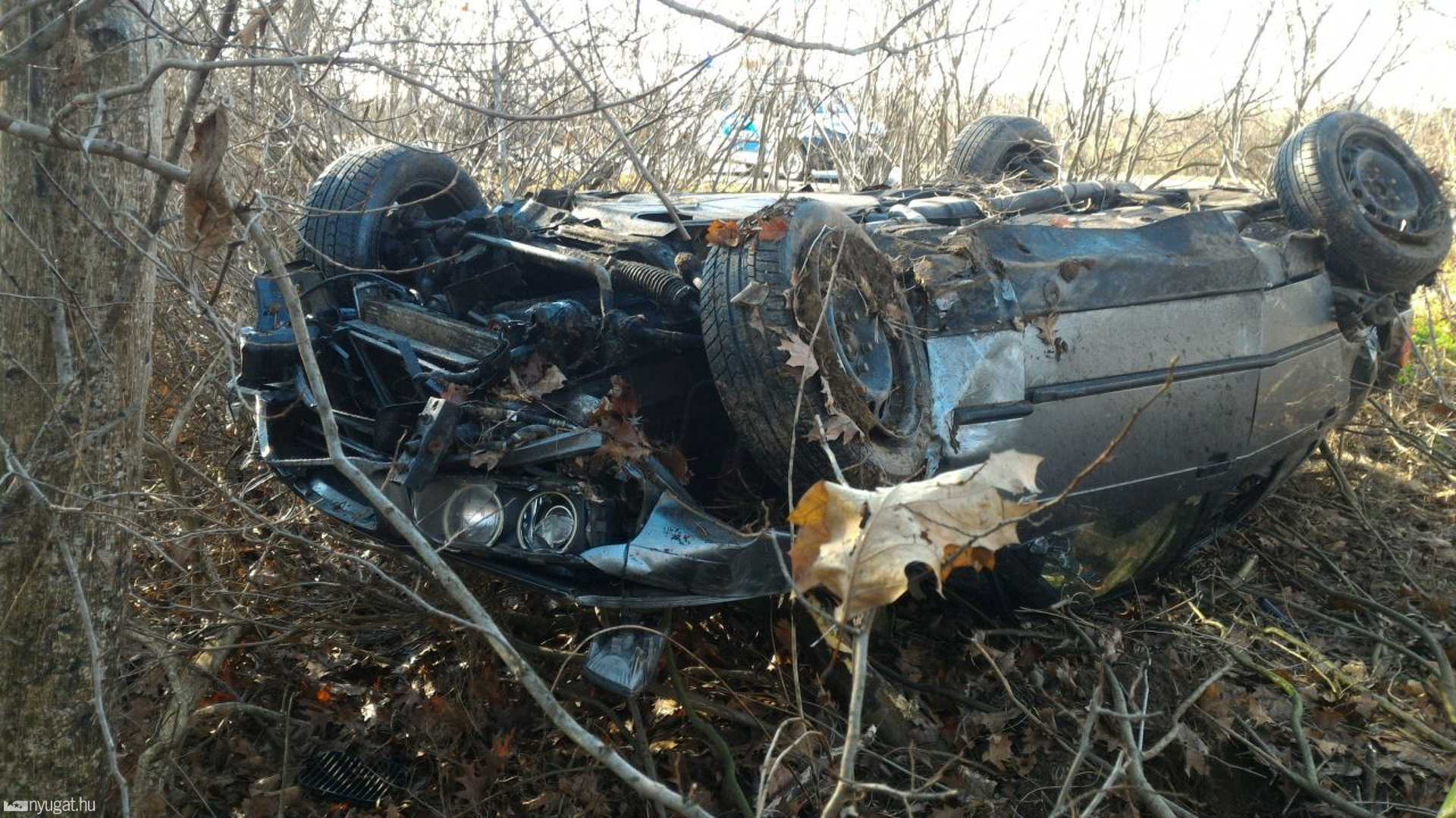 BMW tarolt a 87-es főúton