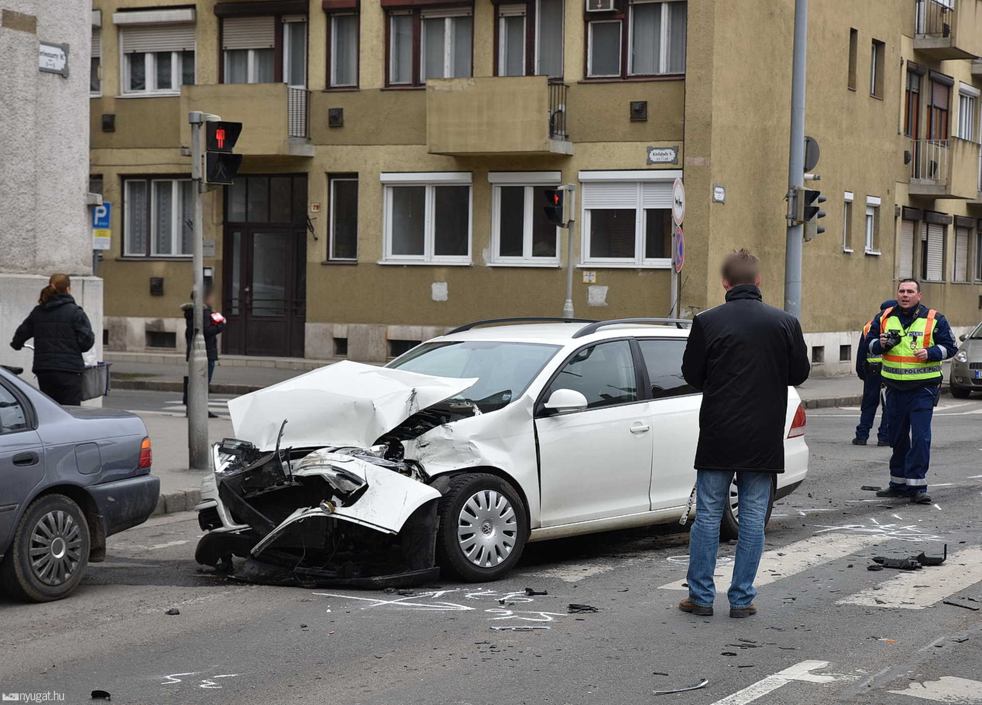 Baleset Szombathelyen a Vörösmarty és Kisfaludy utcák kereszteződésében