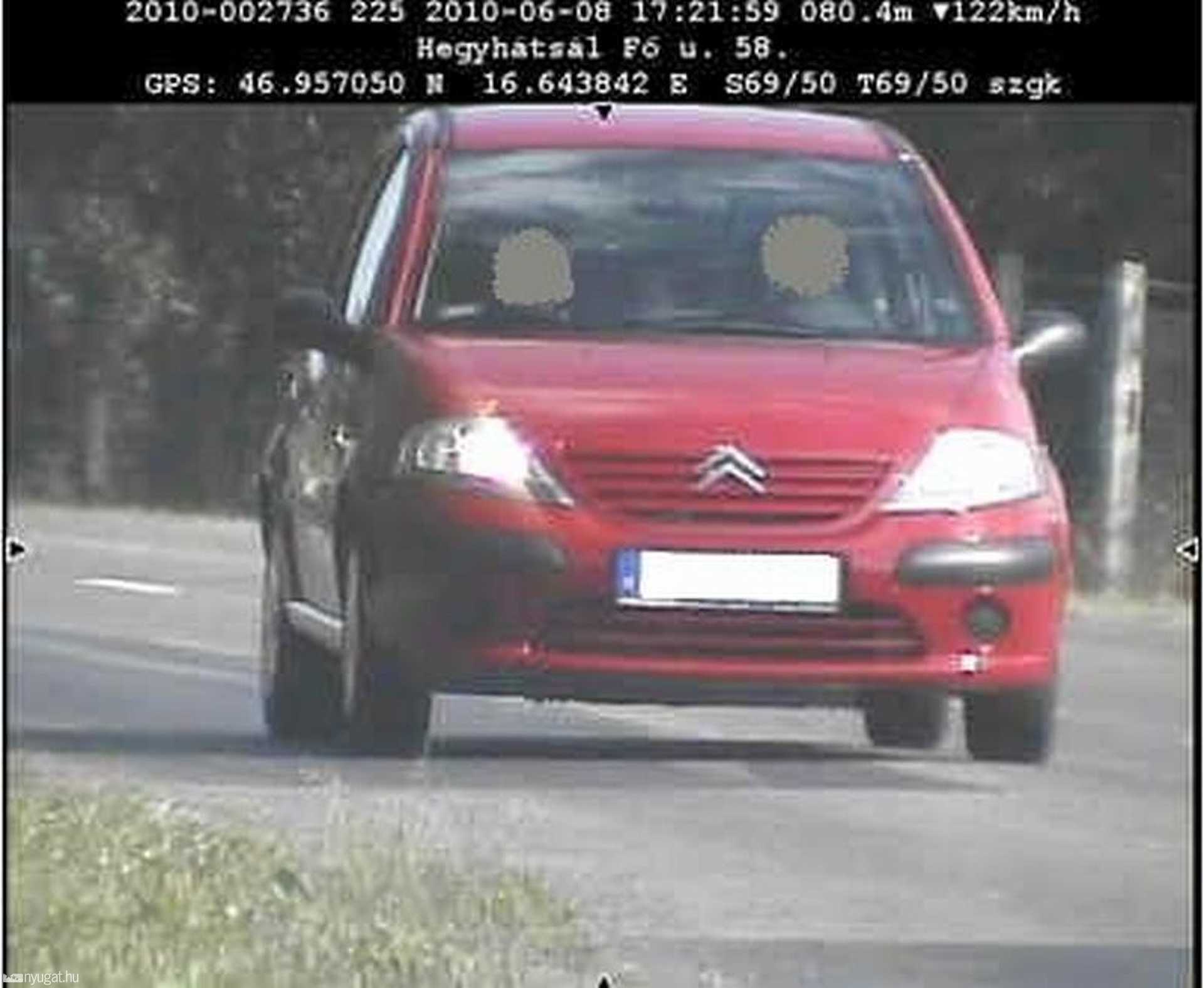 Hegyhátsálon a faluban