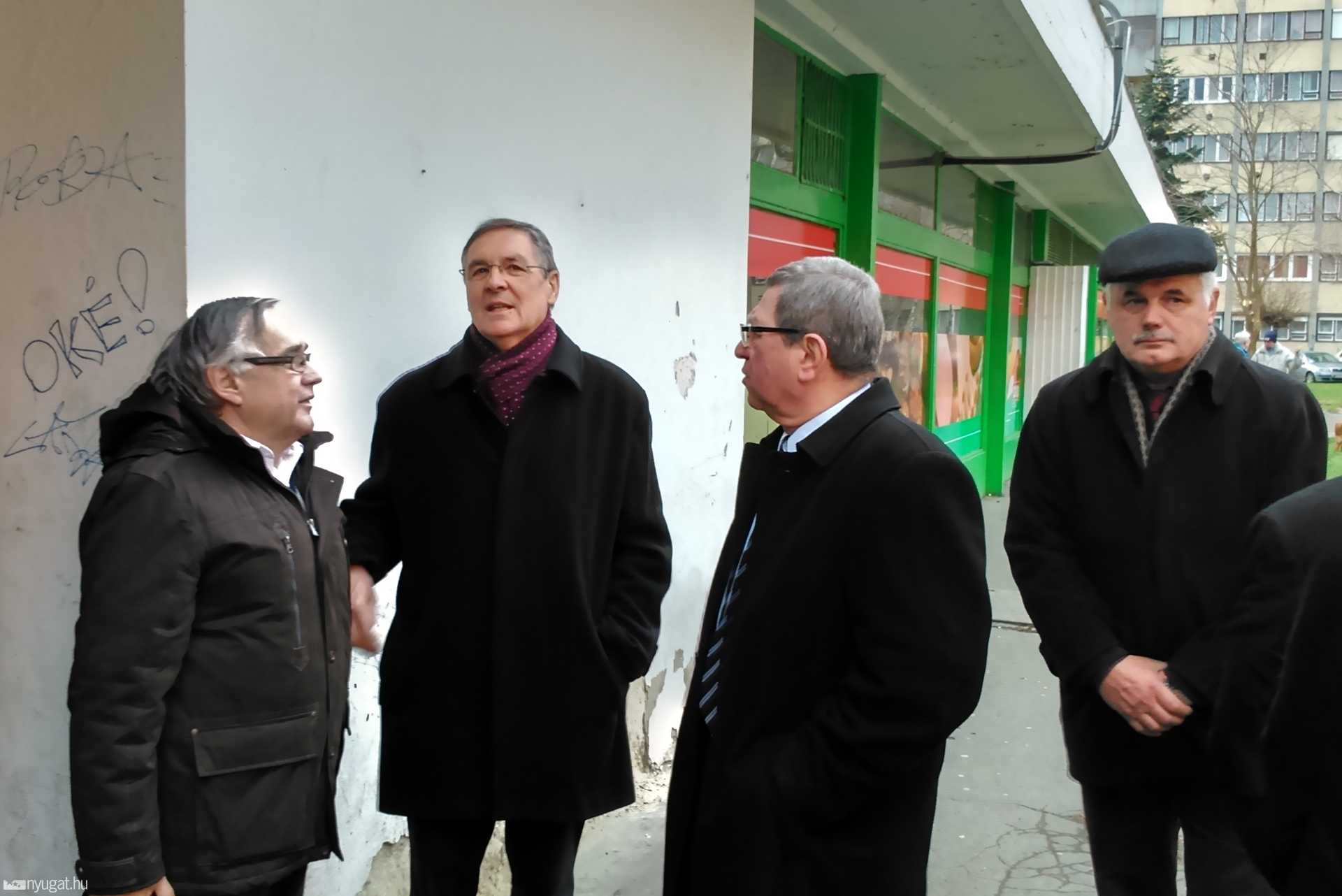 Szűrcsapó utca 2-4 terfigyelő kamerarendszer átadó