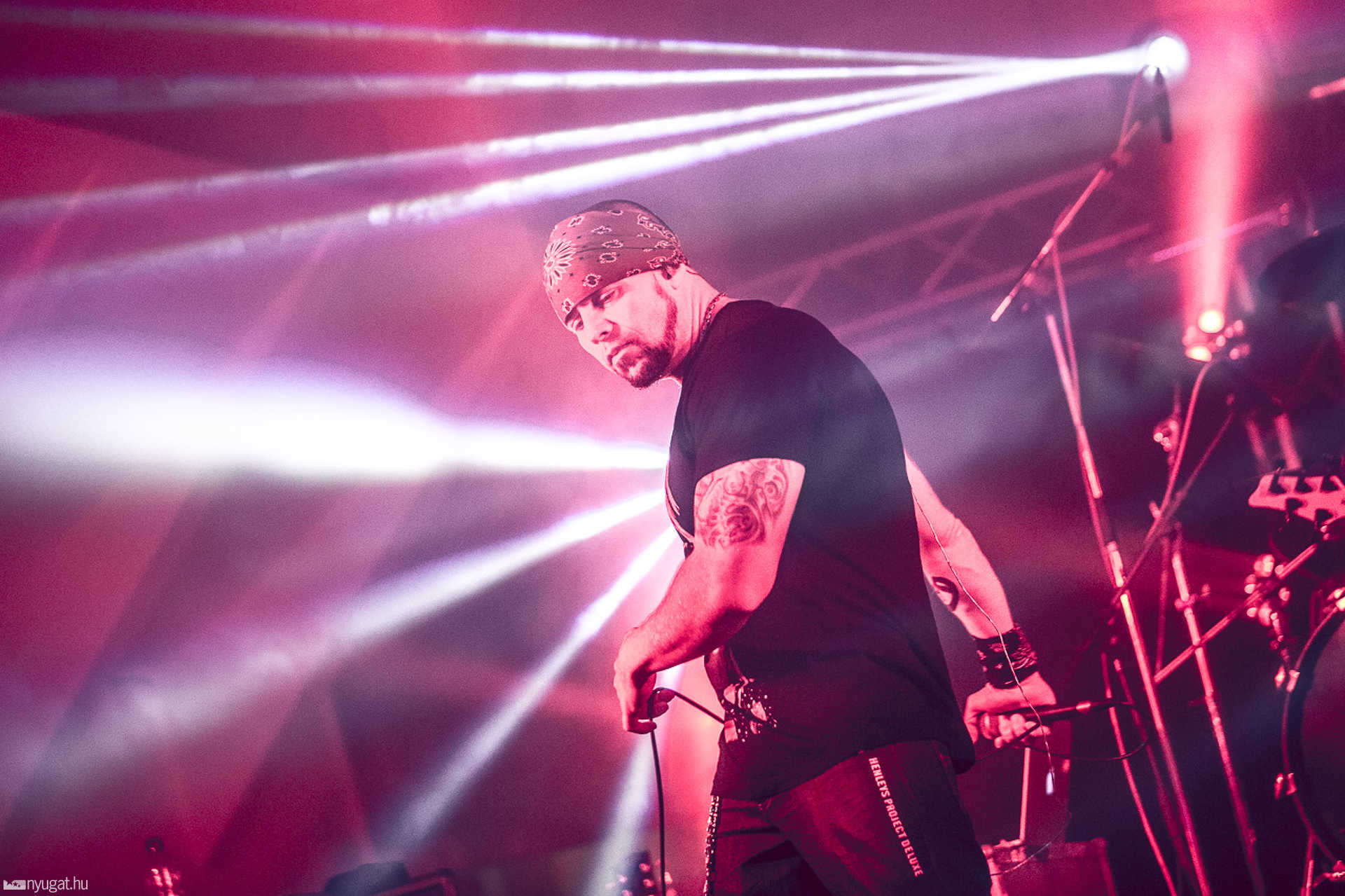 Strong Deformity-koncert a moziban