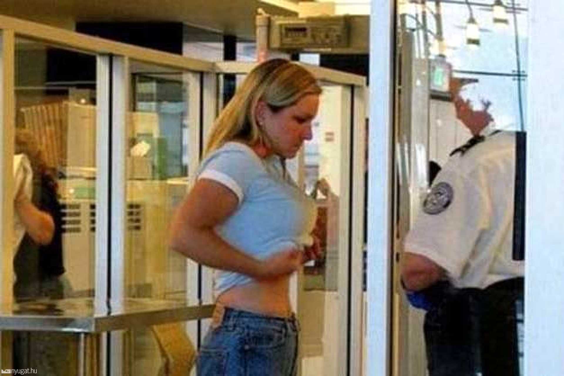 Közlekedésbiztonsági Hivatal munka közben
