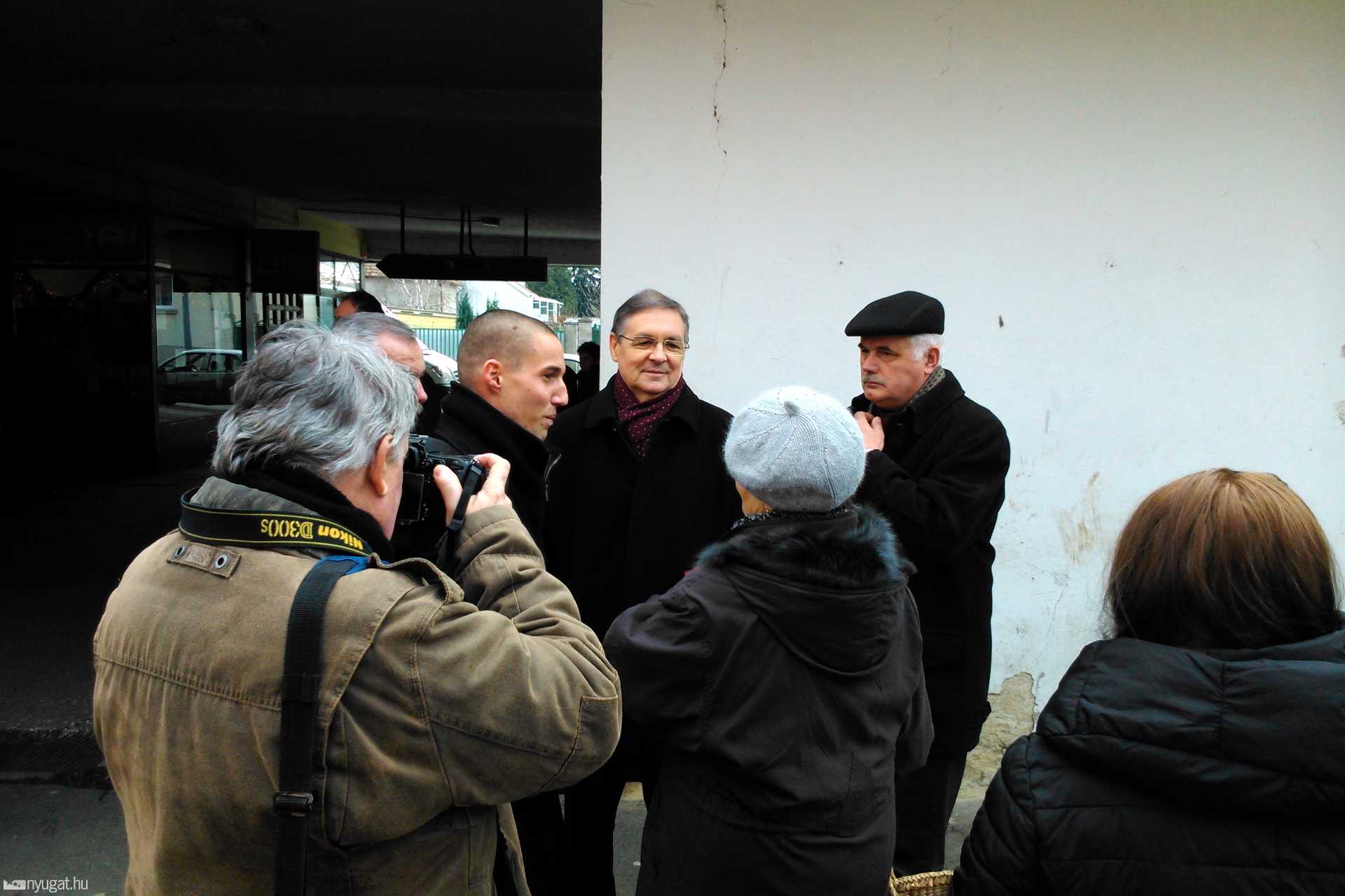 Szűrcsapó utca 2-4 terfigyelő kamerarendszer átadó