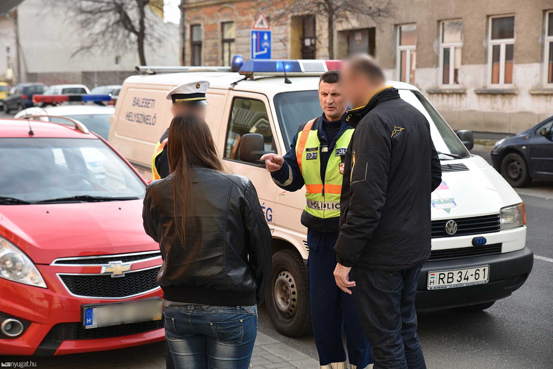 Megtalálták a rendőrök a gyereket autójával zebrán elsodró, majd elhajtó nőt 