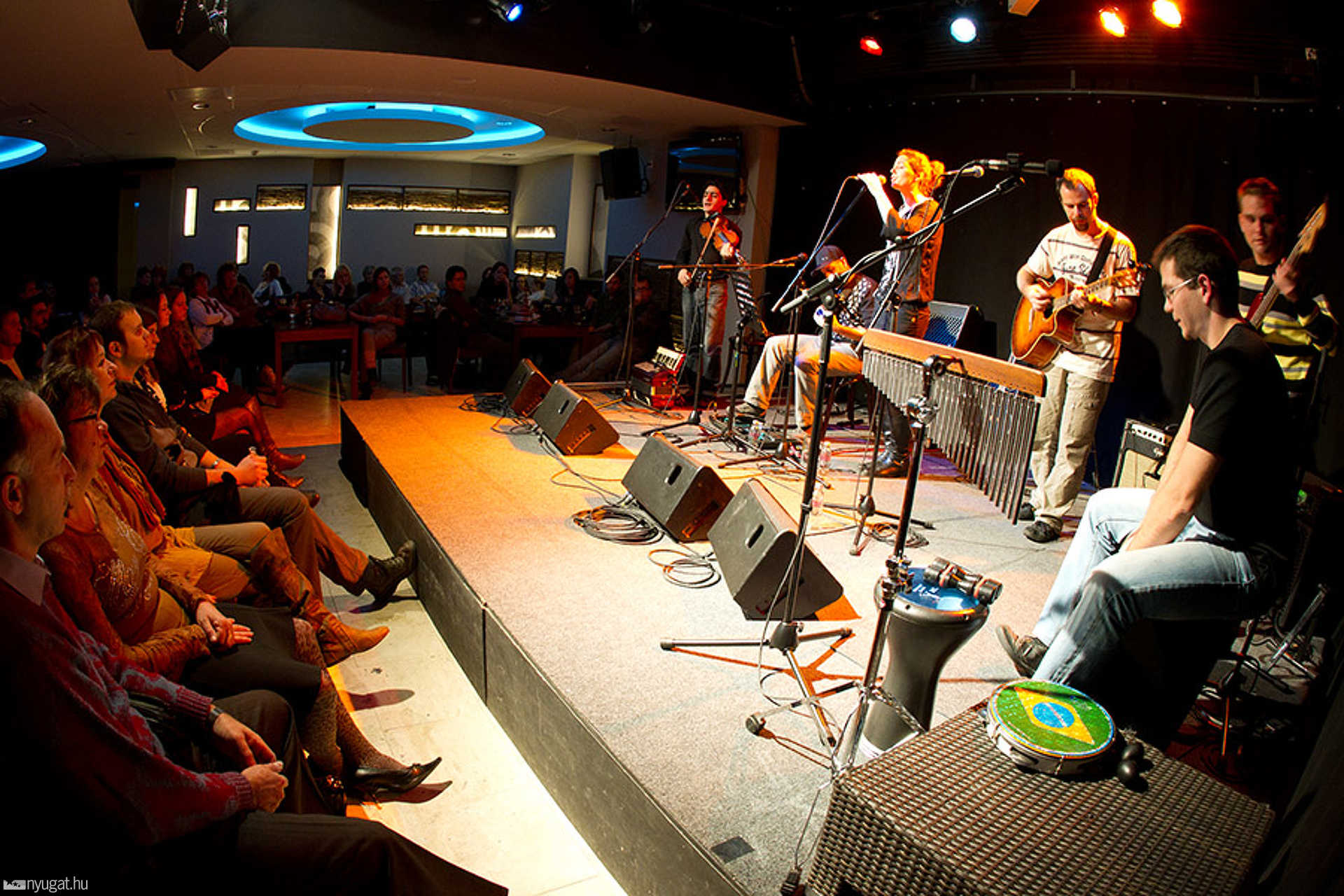 Easys koncert a Weöres Sándor Színházban
