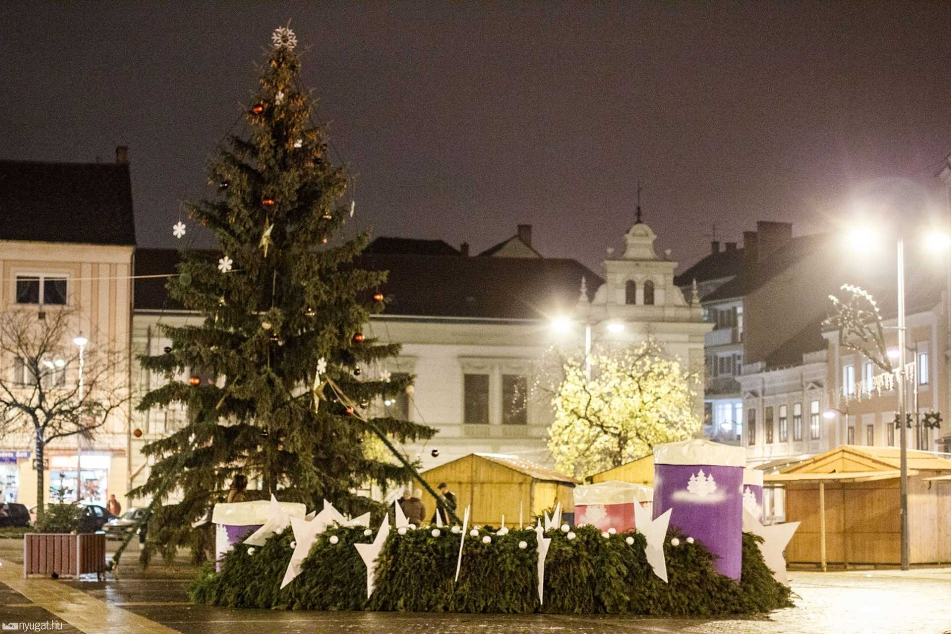 Épül az adventi vásár