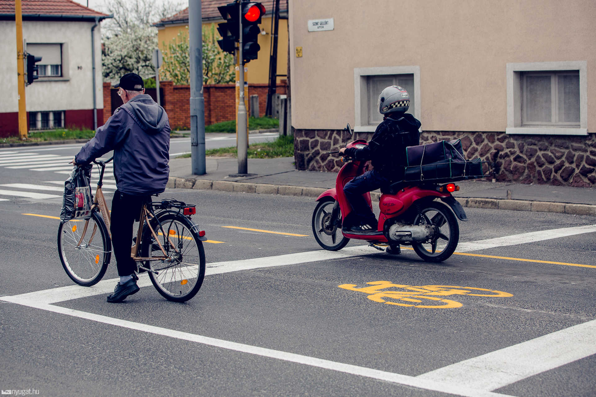 Kerékpárnyom a Szent Gellért utcában