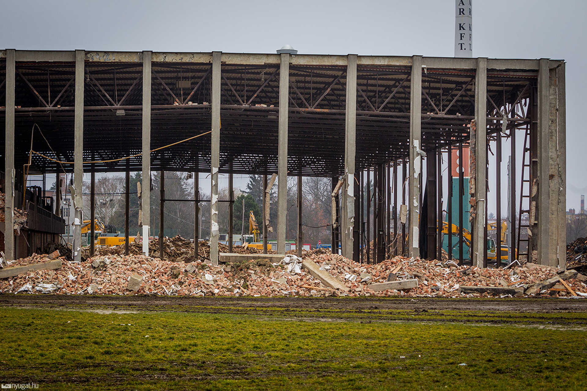A Haladás-stadion bontása