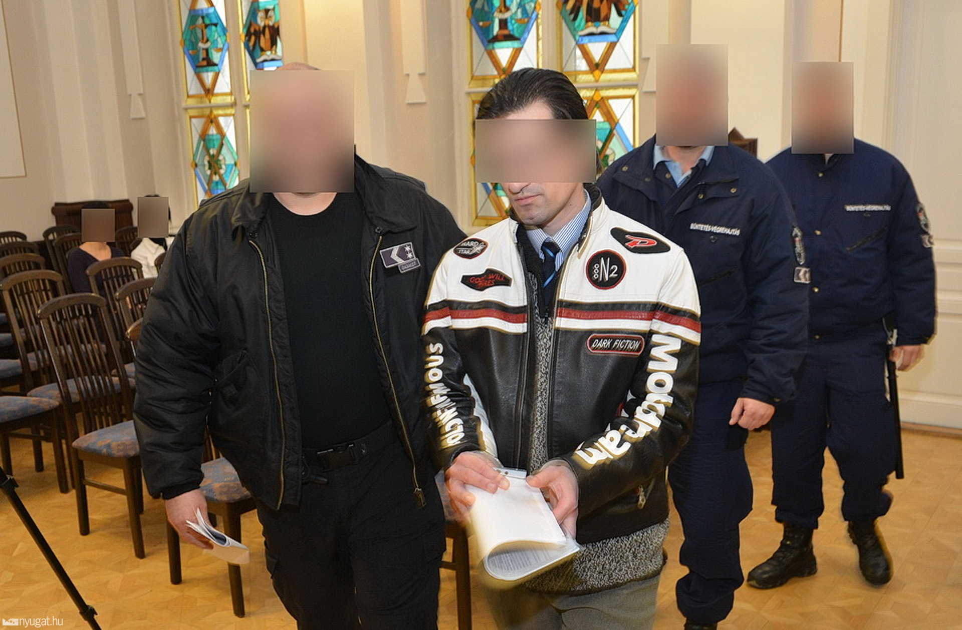 A feleségét kalapáccsal megölő férfi tárgyalása Szombathelyen