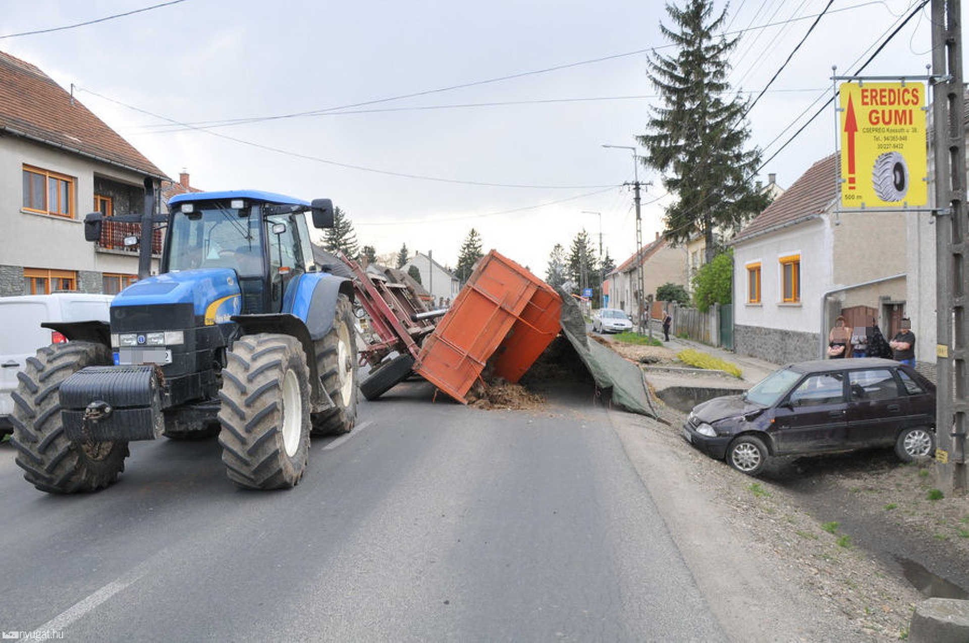 Trágyaszállító traktor balesete Csepregen