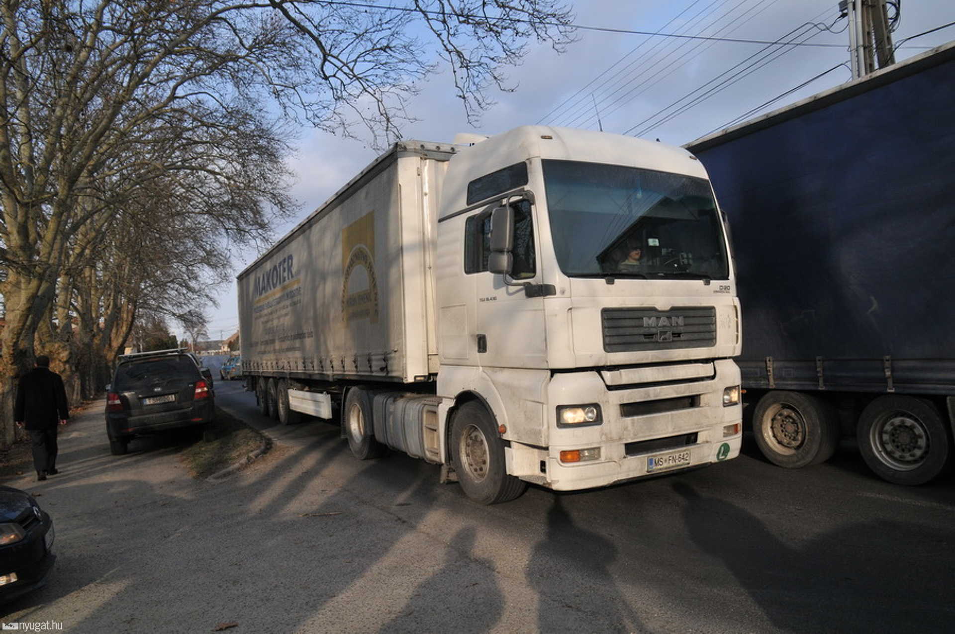Délután még a jelen volt, most már csak a múlt a napi több ezer kamion Szelestén