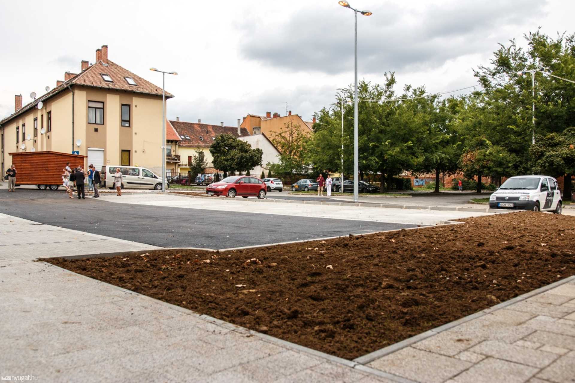 Átadták az új parkolót